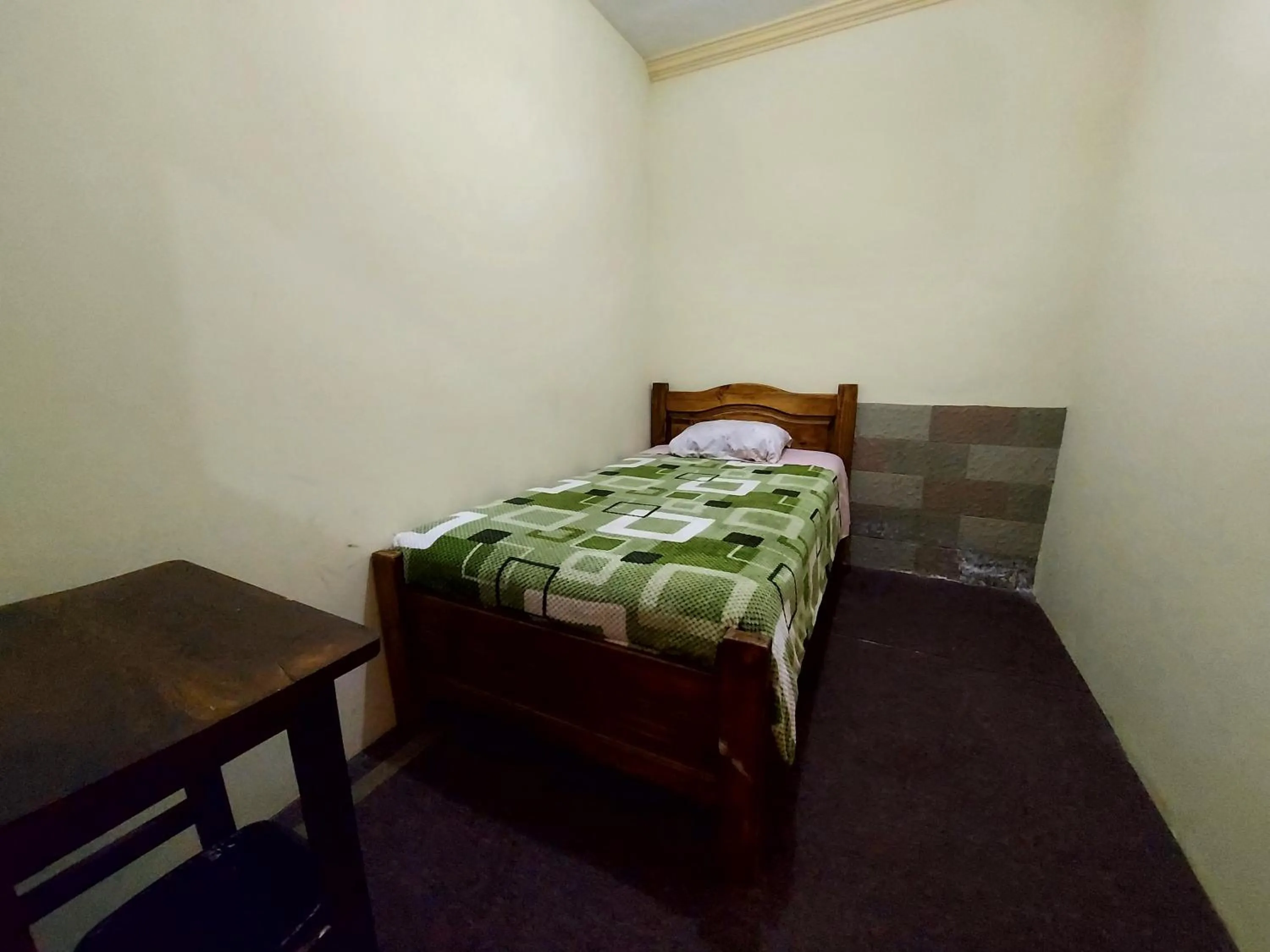 Budget Single Room - single occupancy in Ñaupa House Hostel