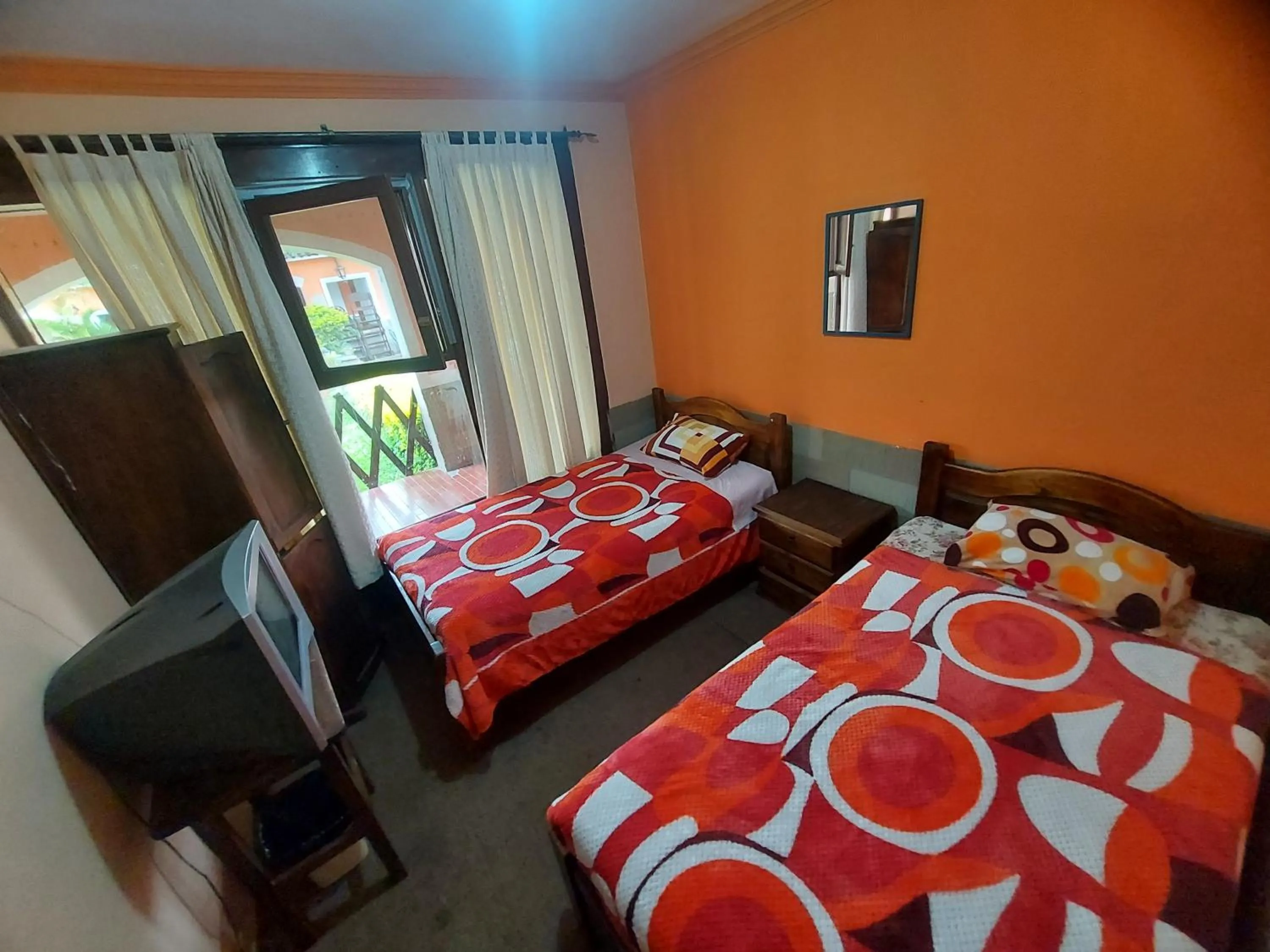 Twin Room with Garden View - single occupancy in Ñaupa House Hostel