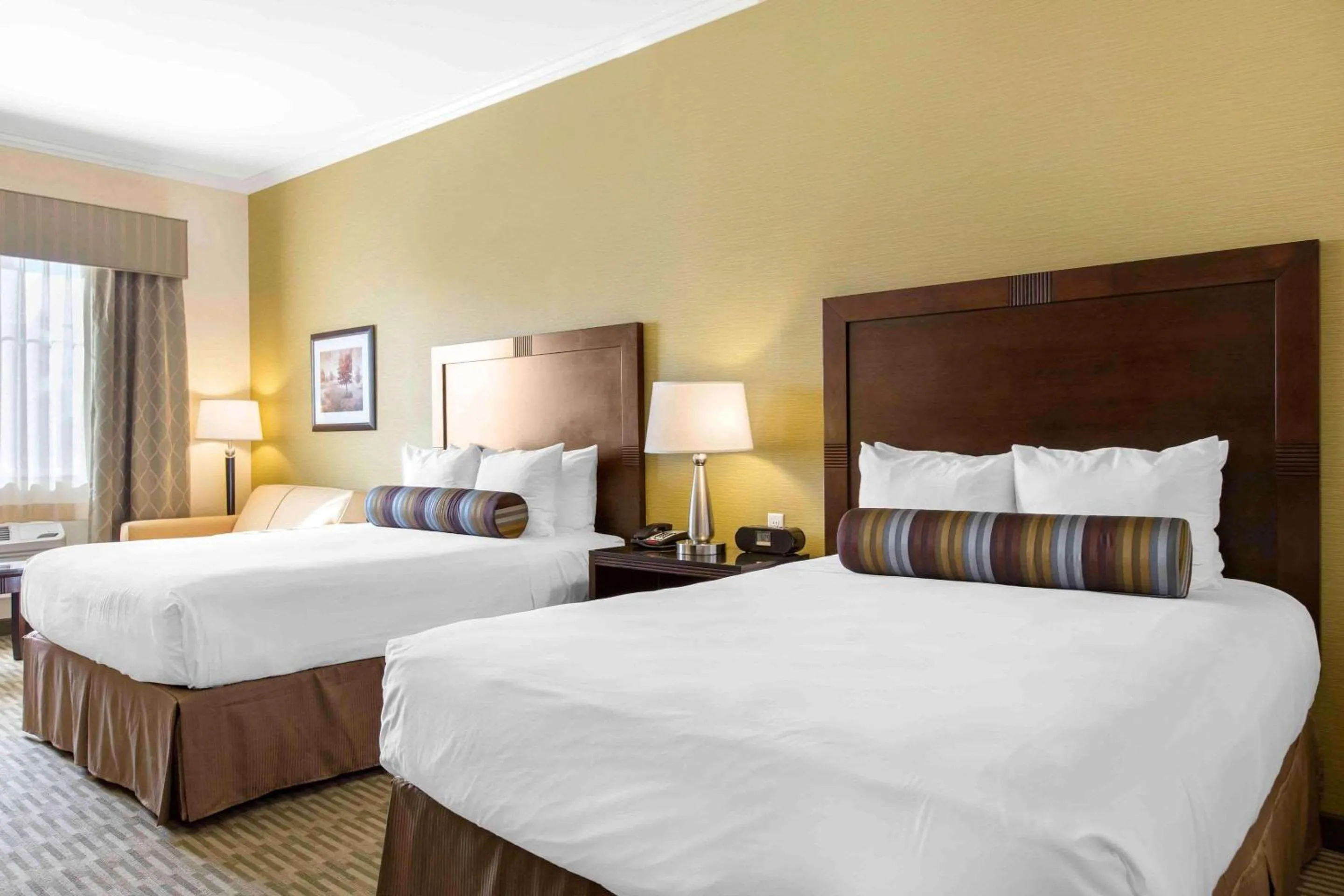 Photo of the whole room, Bed in The Oaks Hotel & Suites