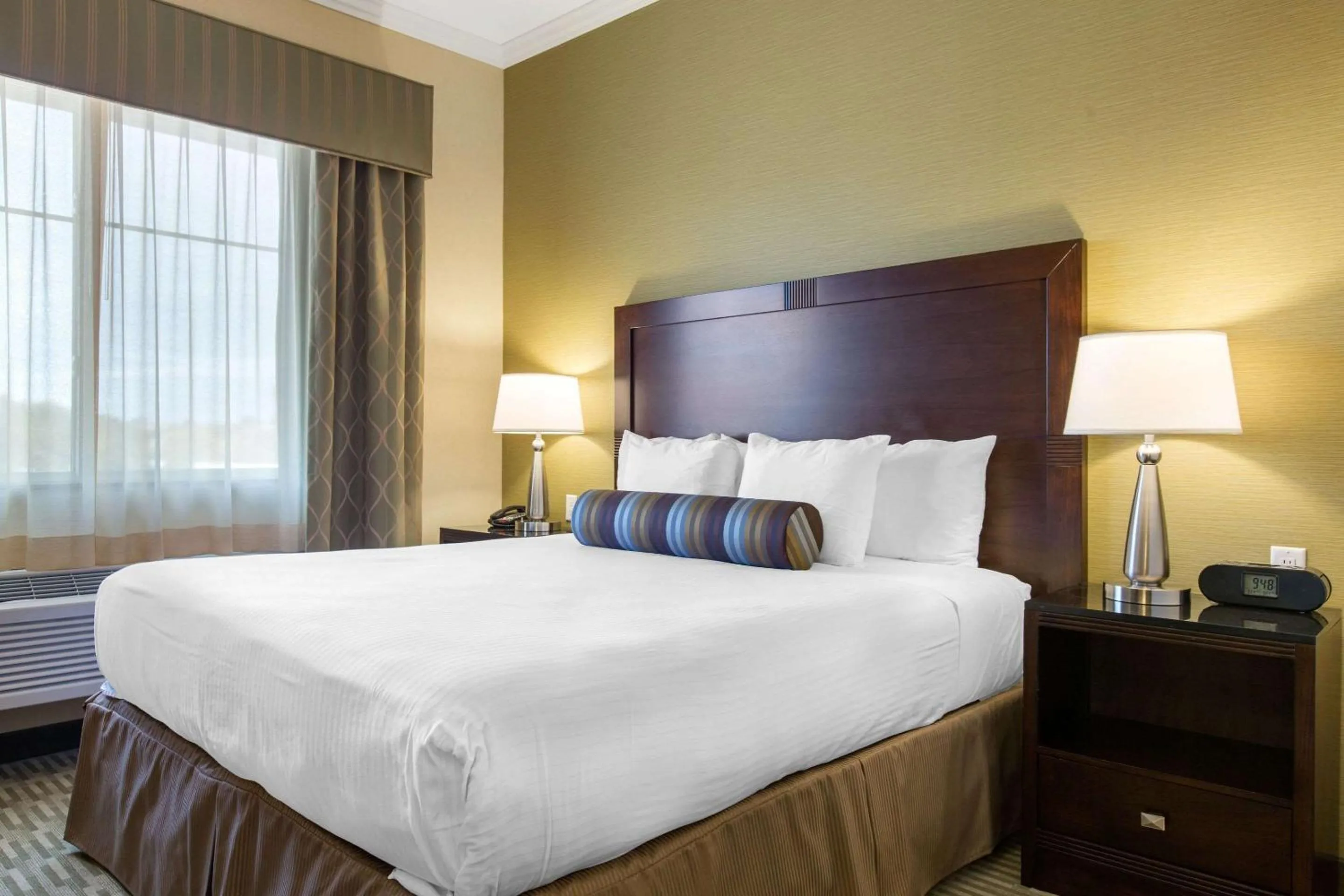 Photo of the whole room, Bed in The Oaks Hotel & Suites