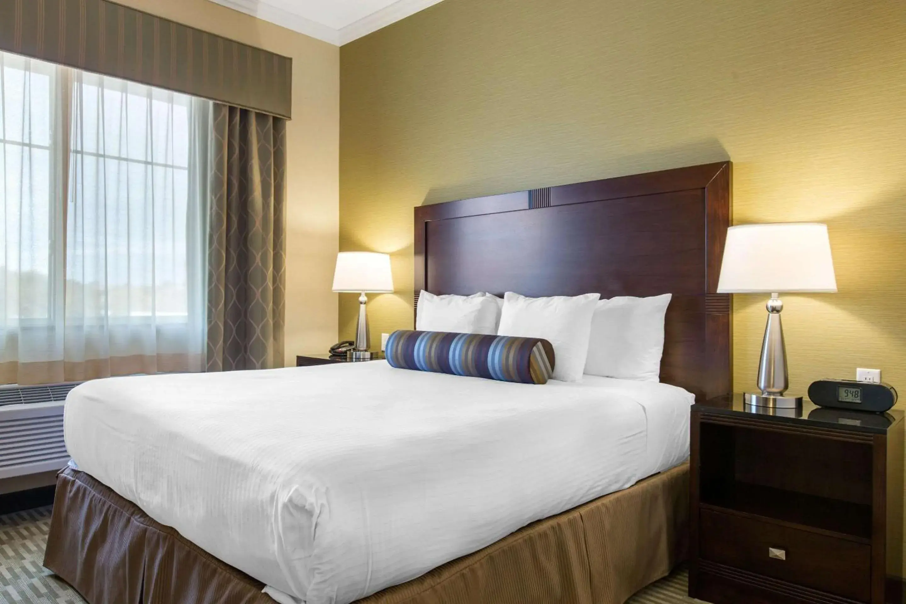 King Suite with Sofa Bed - Non-Smoking in The Oaks Hotel & Suites King Suite with Sofa Bed - Non-Smoking in The Oaks Hotel & Suites