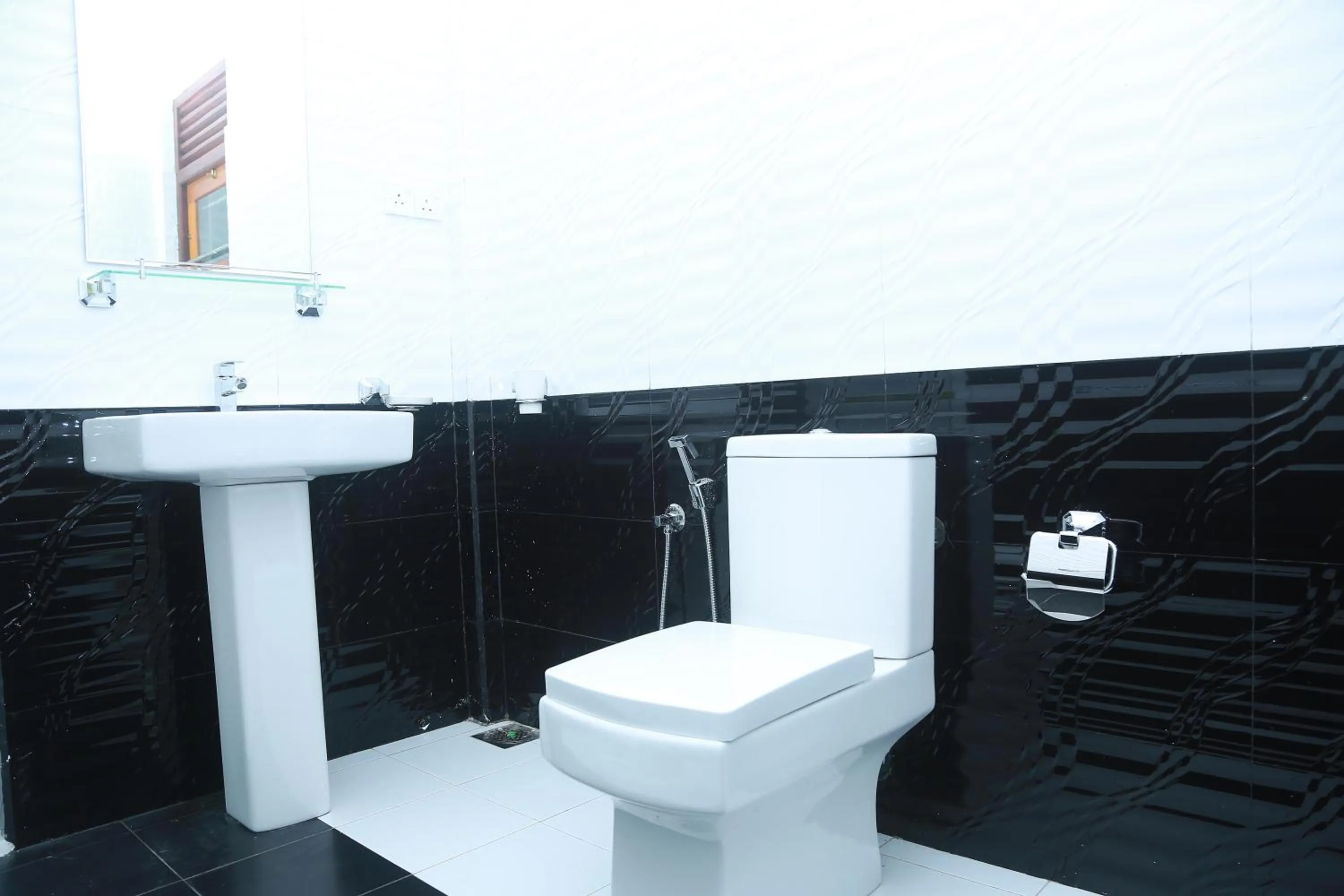 Toilet in Mama's Palace Hiriketiya