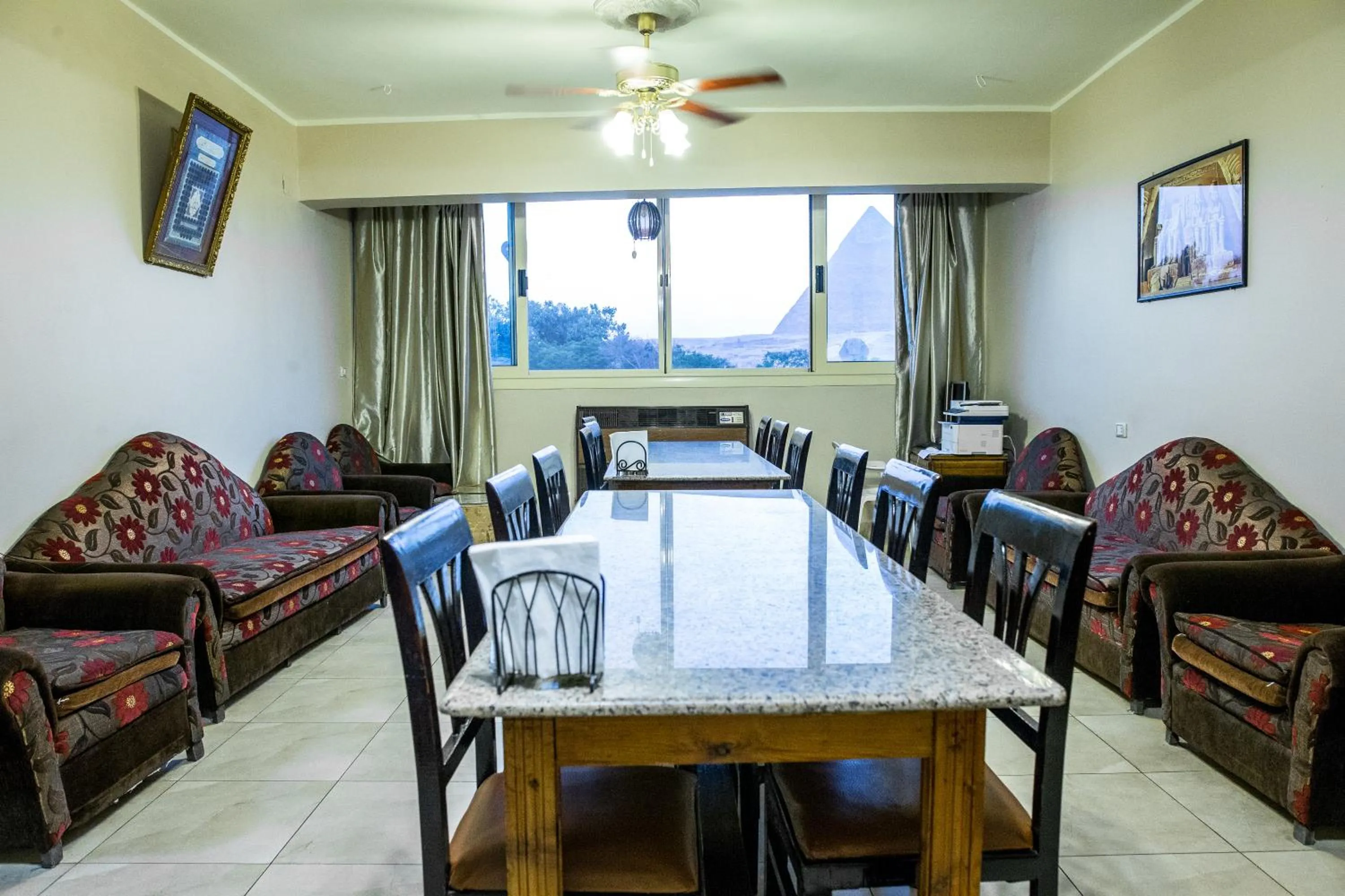 Restaurant/places to eat in Guardian Guest House