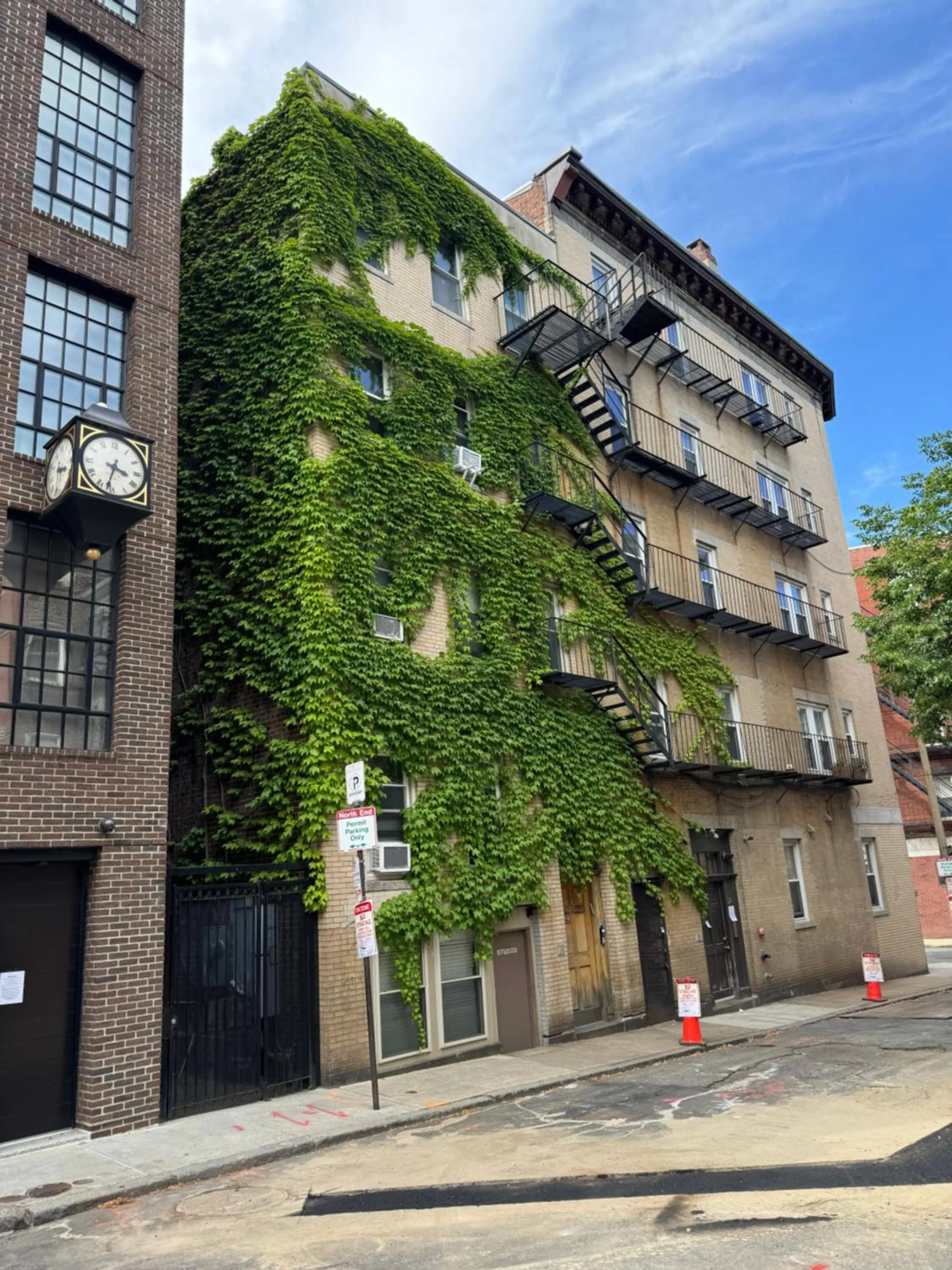 Amazing Location studio parking