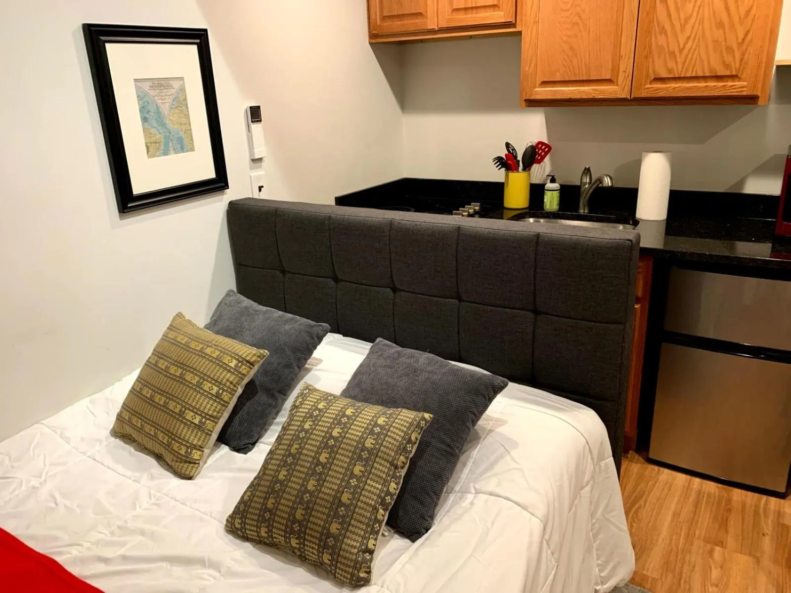 Bed in Amazing Location studio parking