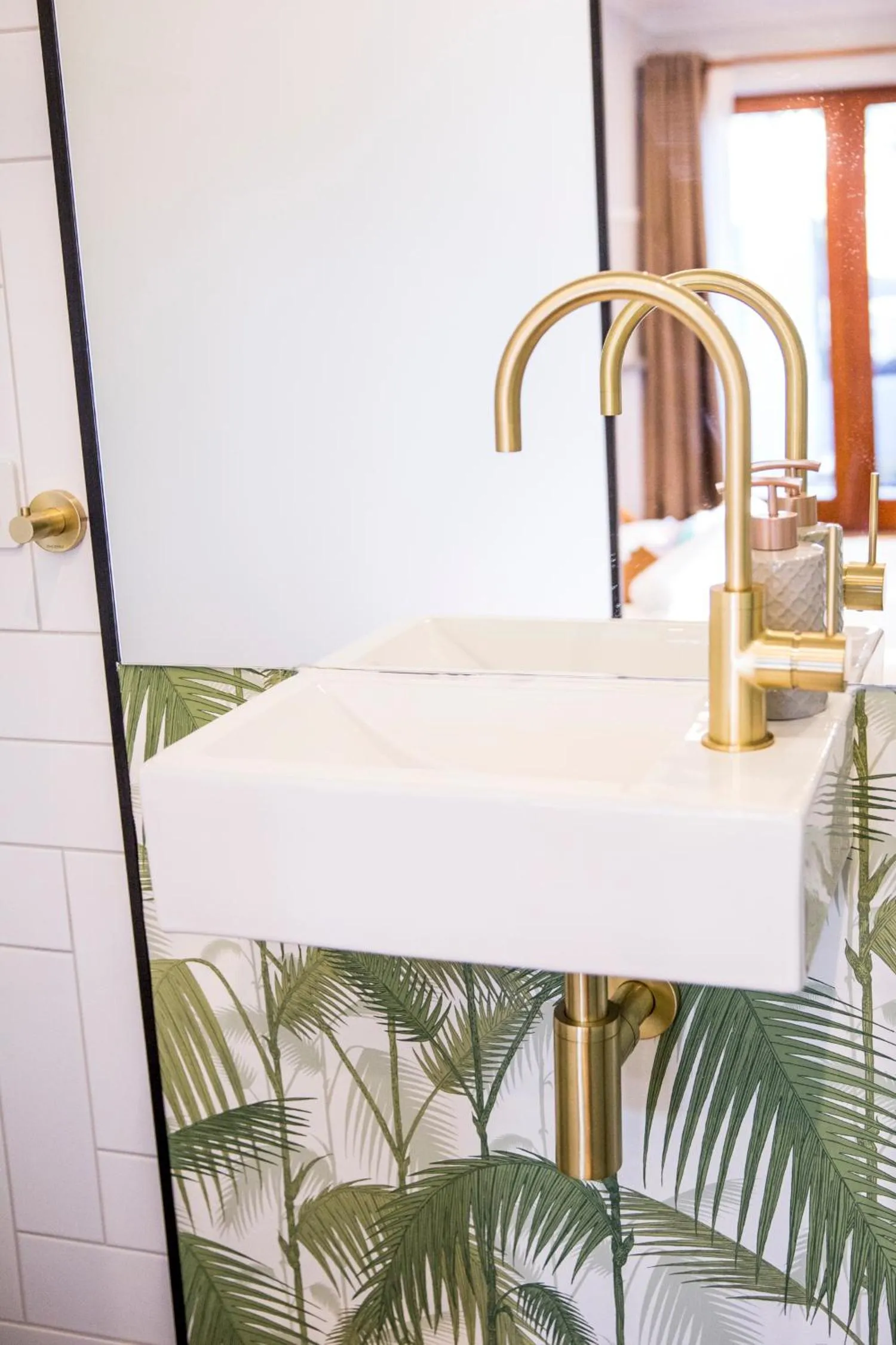 Toilet in Bayhaven Lodge