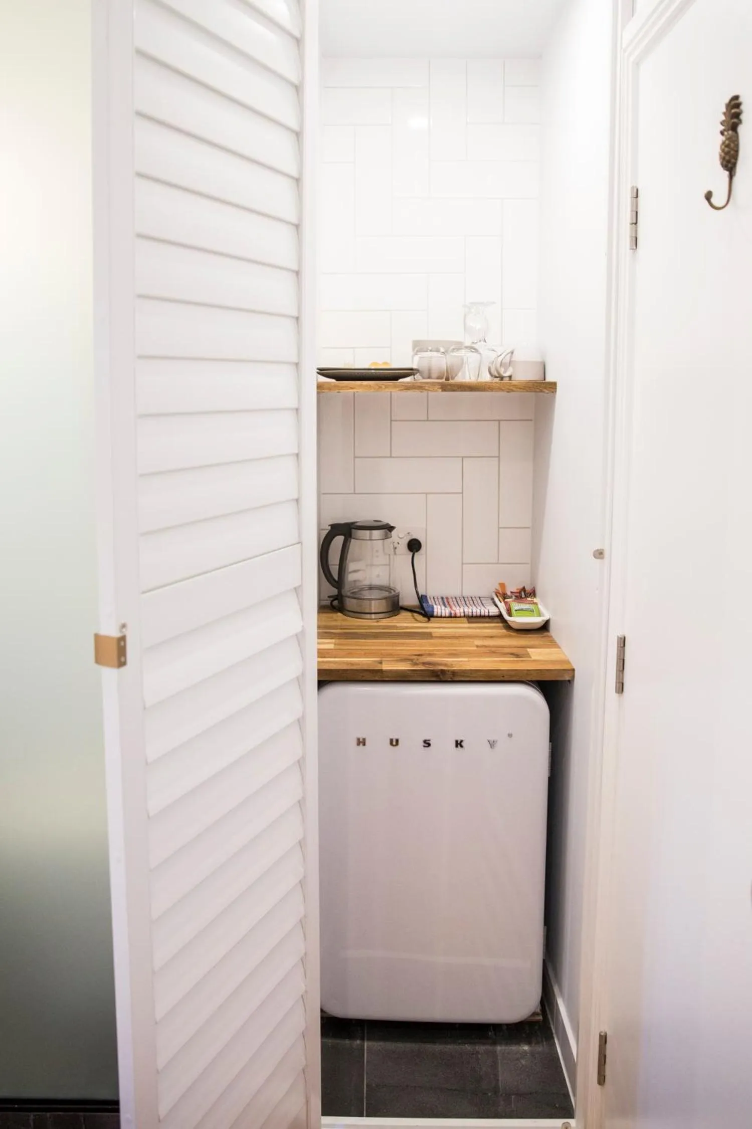 minibar in Bayhaven Lodge