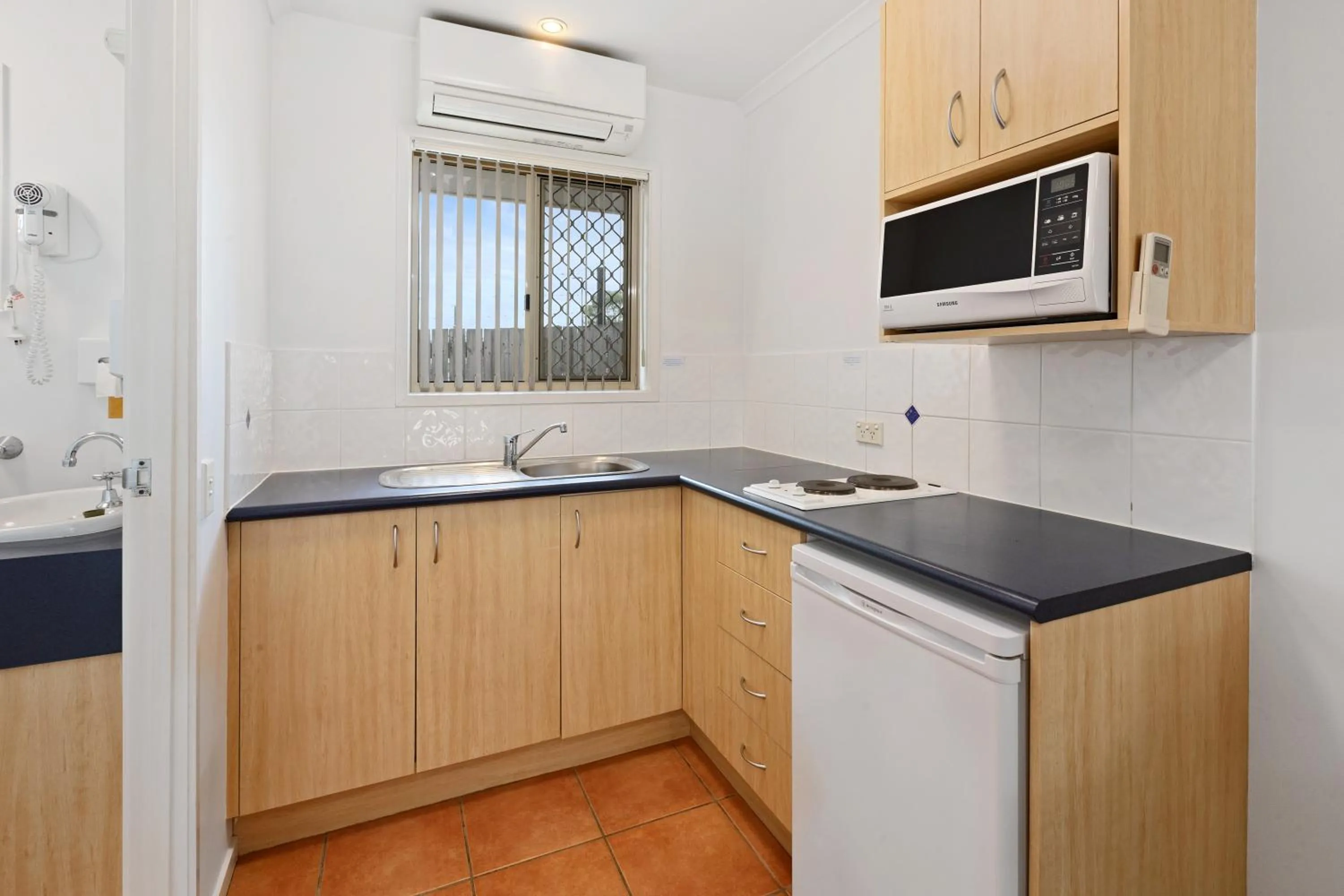 Kitchen or kitchenette in Browns Plains Motor Inn