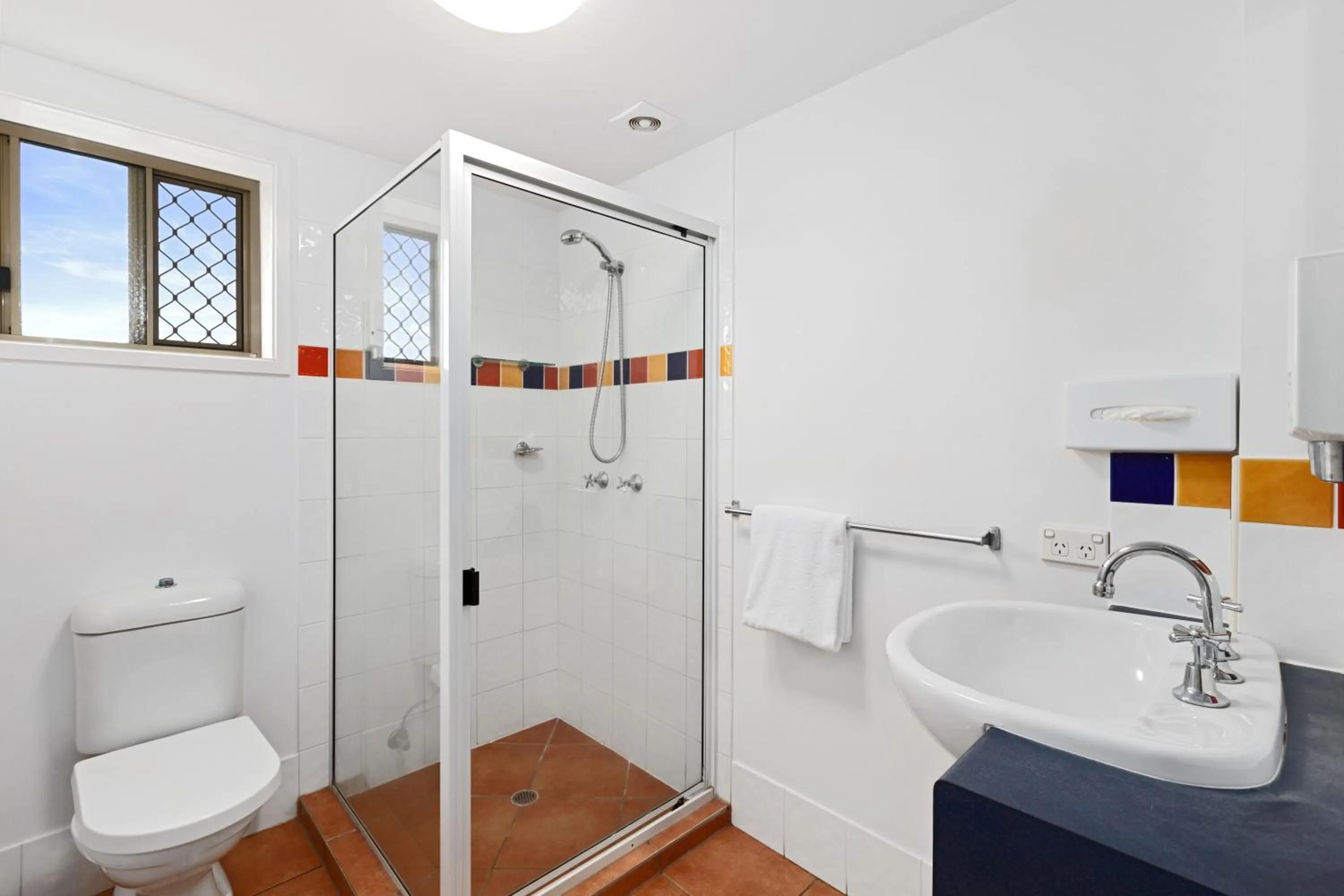 Bathroom in Browns Plains Motor Inn