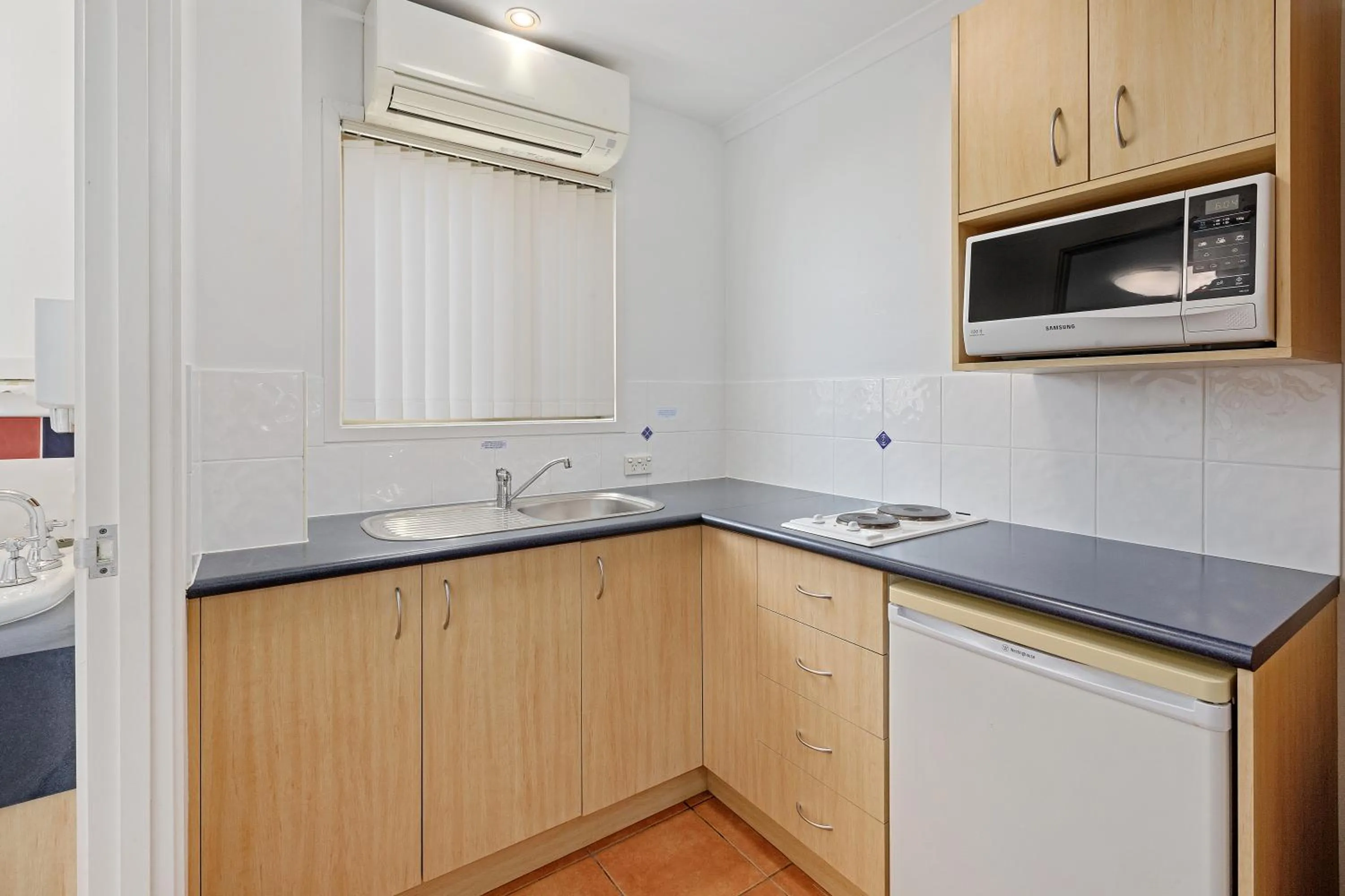 Kitchen or kitchenette in Browns Plains Motor Inn