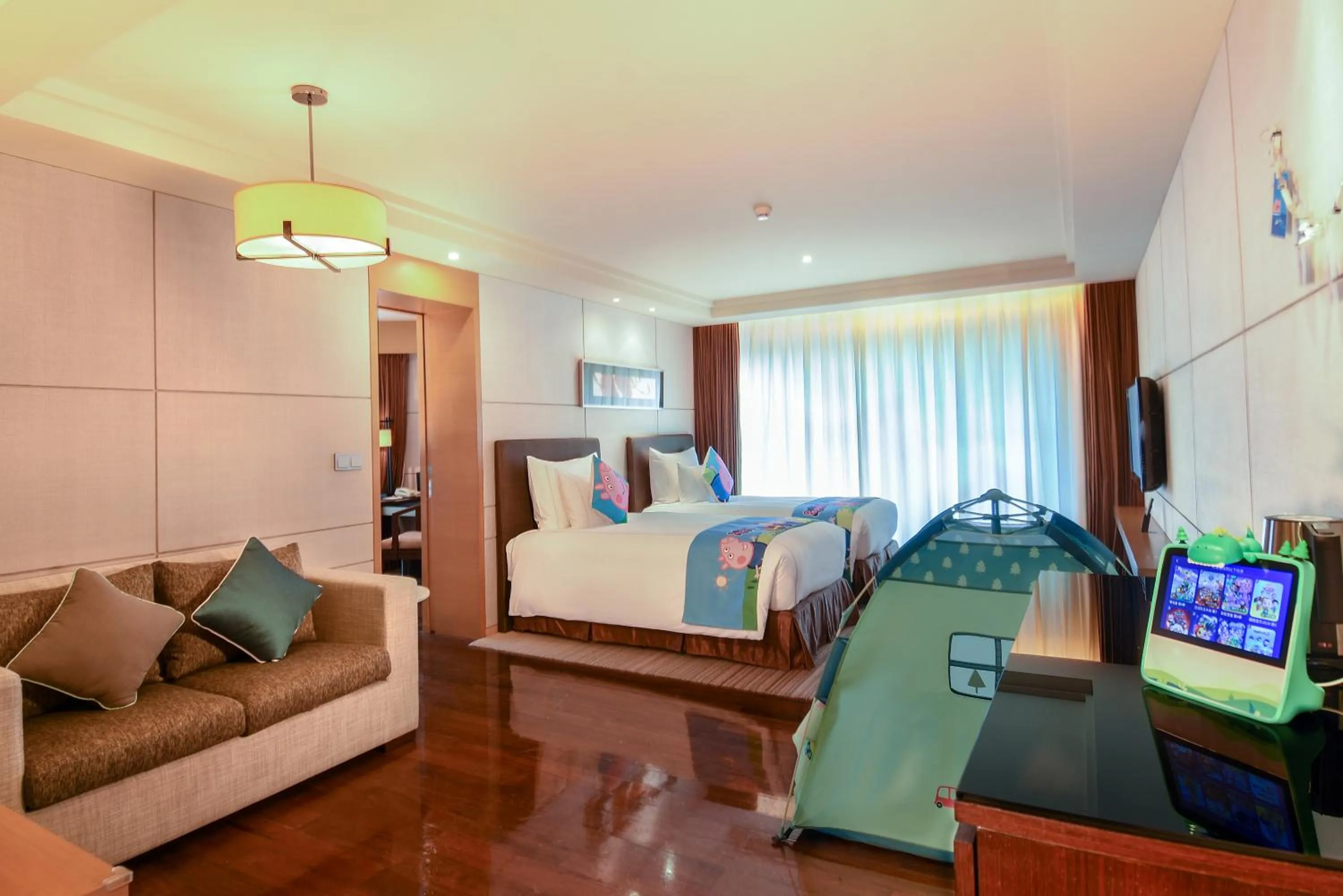 Bedroom, Bed in Shenzhen Dameisha Kingkey Palace Hotel