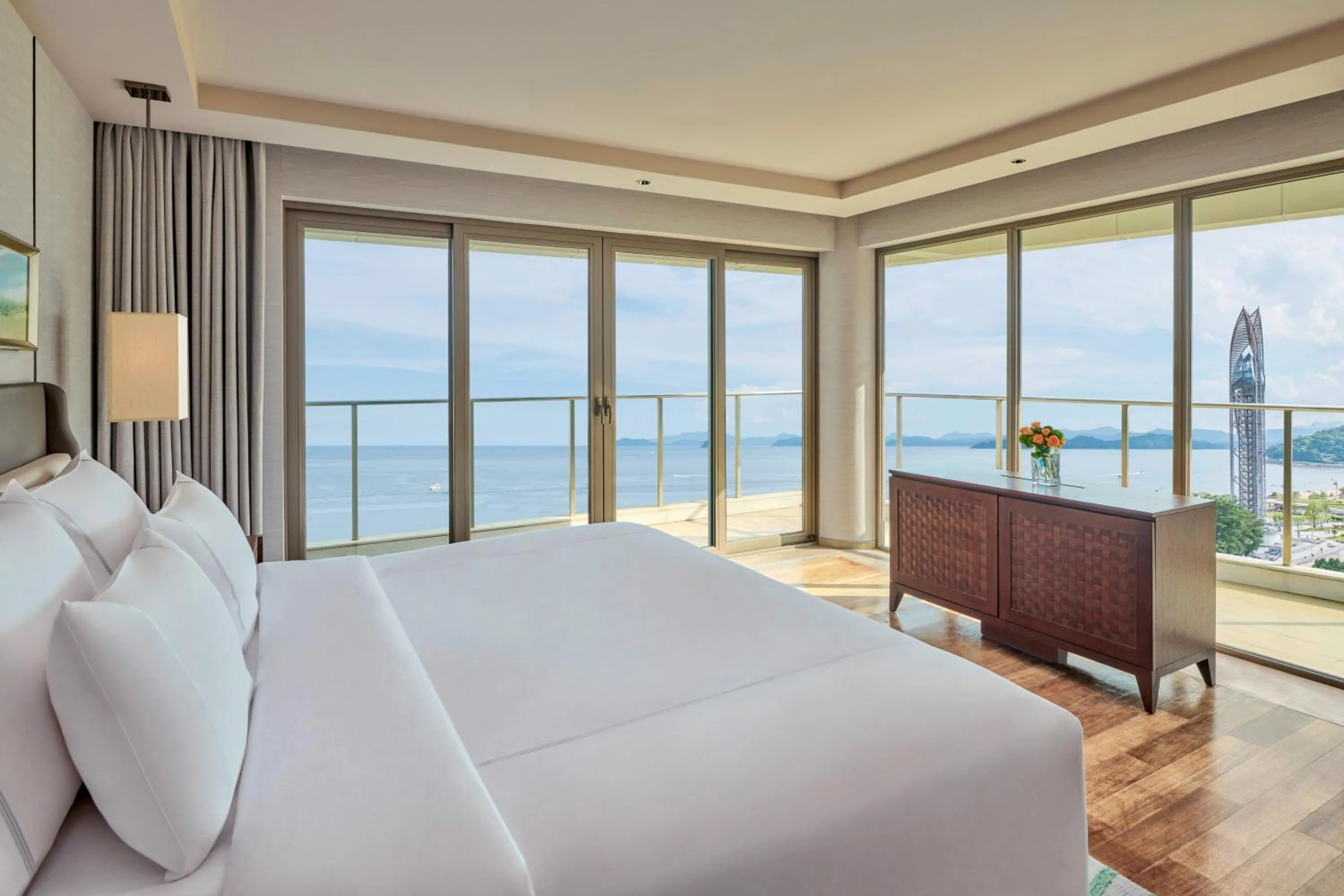 Bed in Shenzhen Dameisha Kingkey Palace Hotel