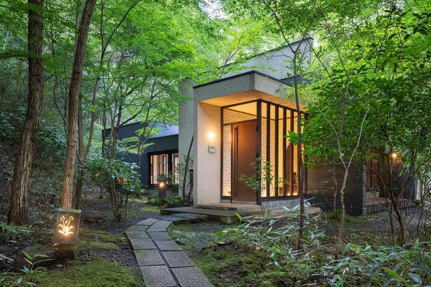 Property building in Nihon-no-Ashitaba