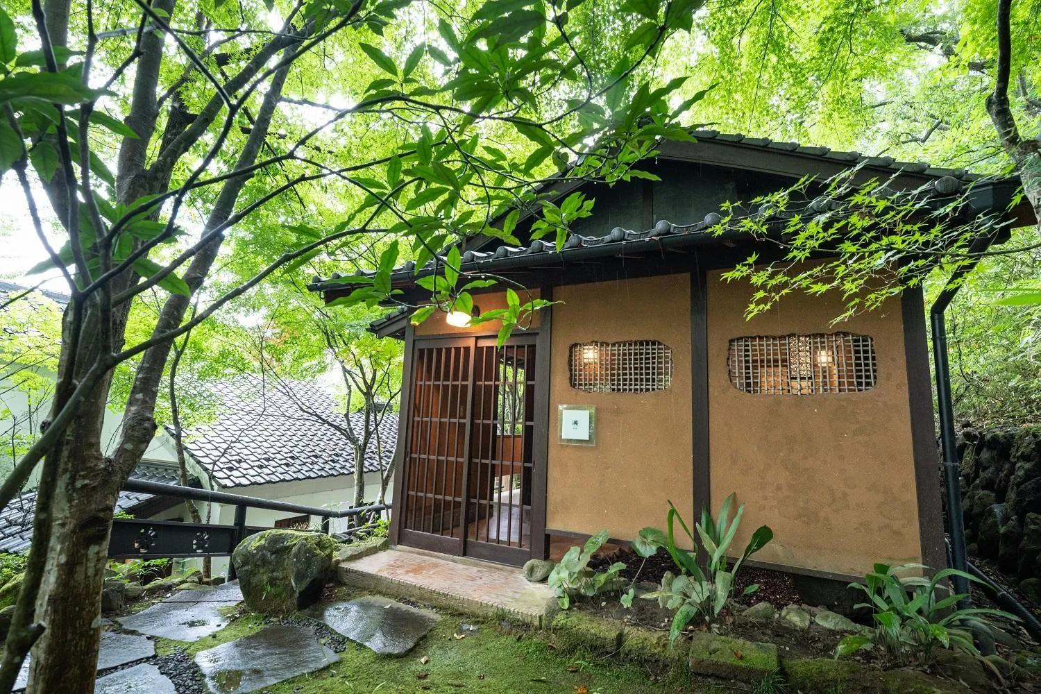 Property building in Nihon-no-Ashitaba