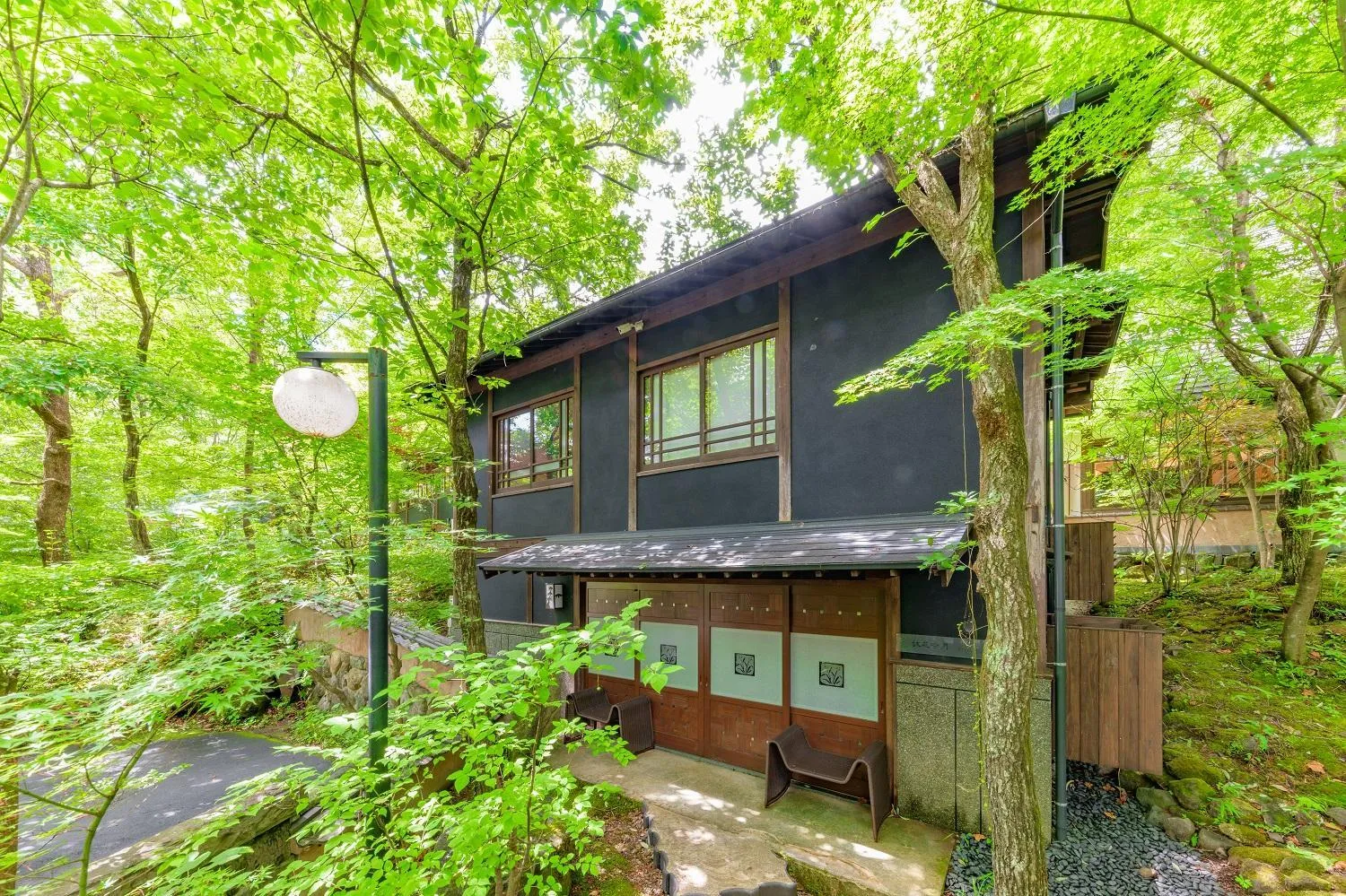 Property building in Nihon-no-Ashitaba