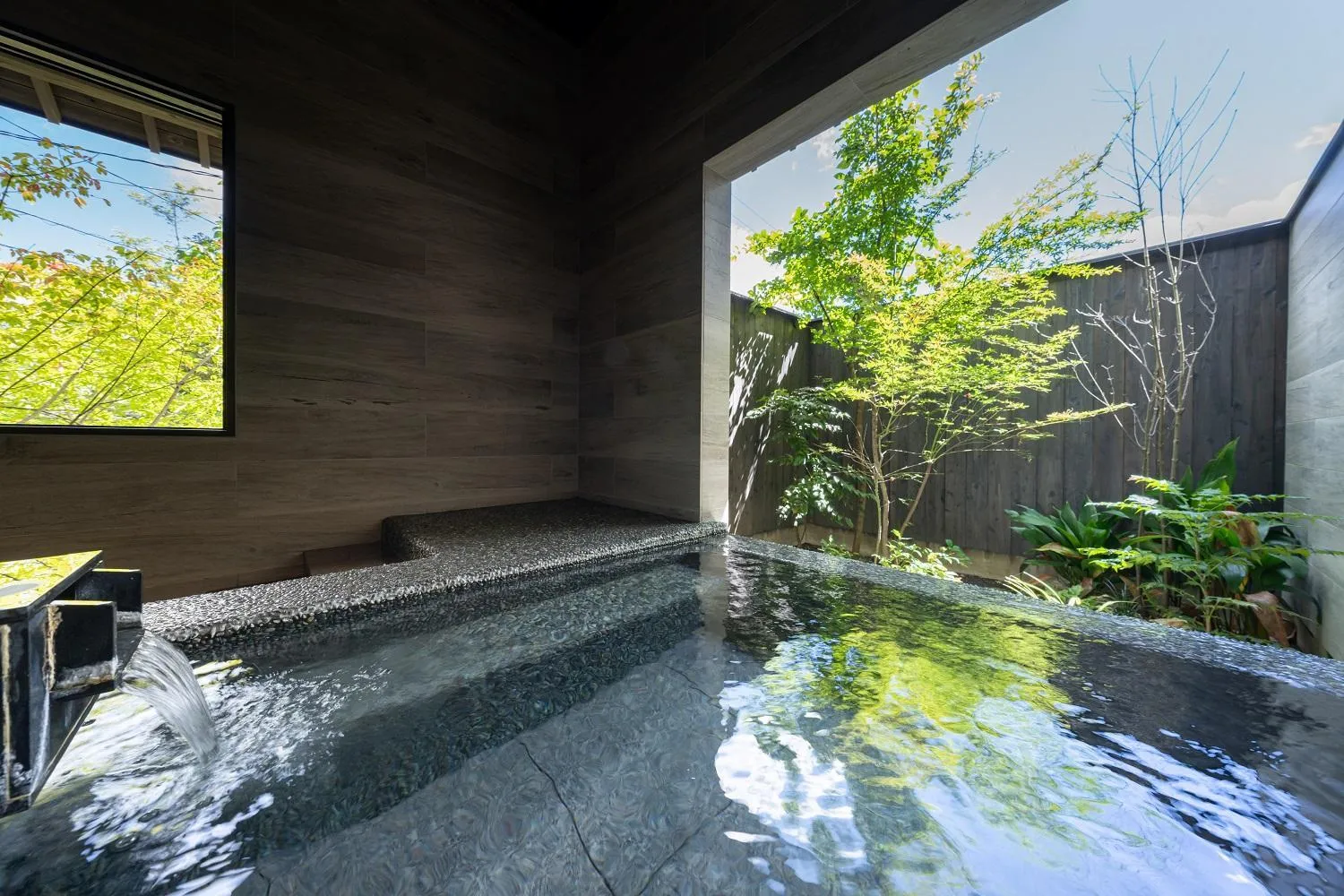 Hot Spring Bath in Nihon-no-Ashitaba