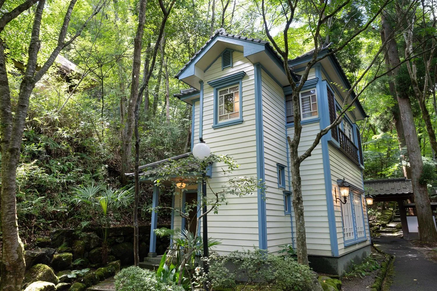 Property building in Nihon-no-Ashitaba