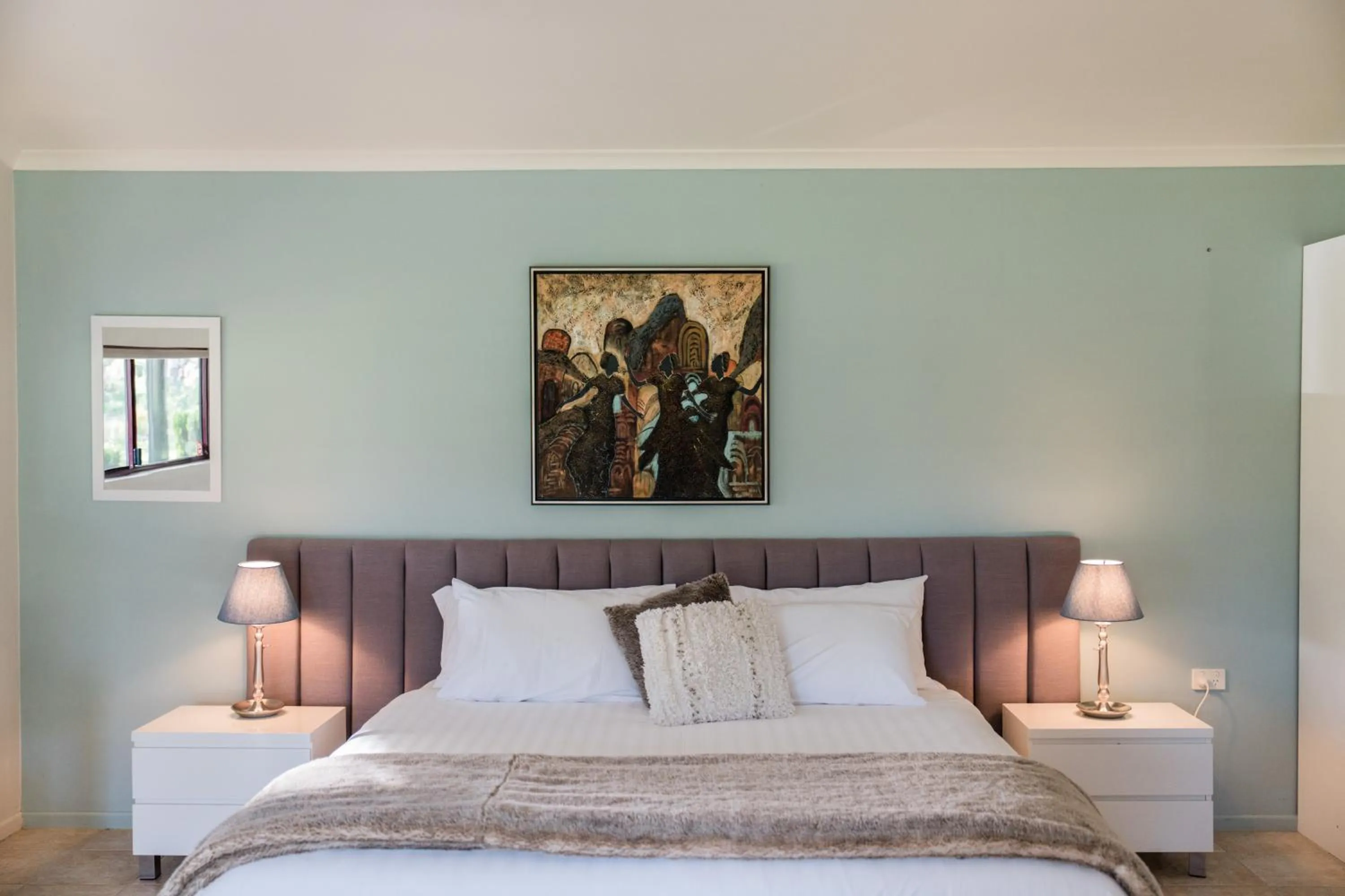 Bed in Granite Gardens Cottages & Lake Retreat