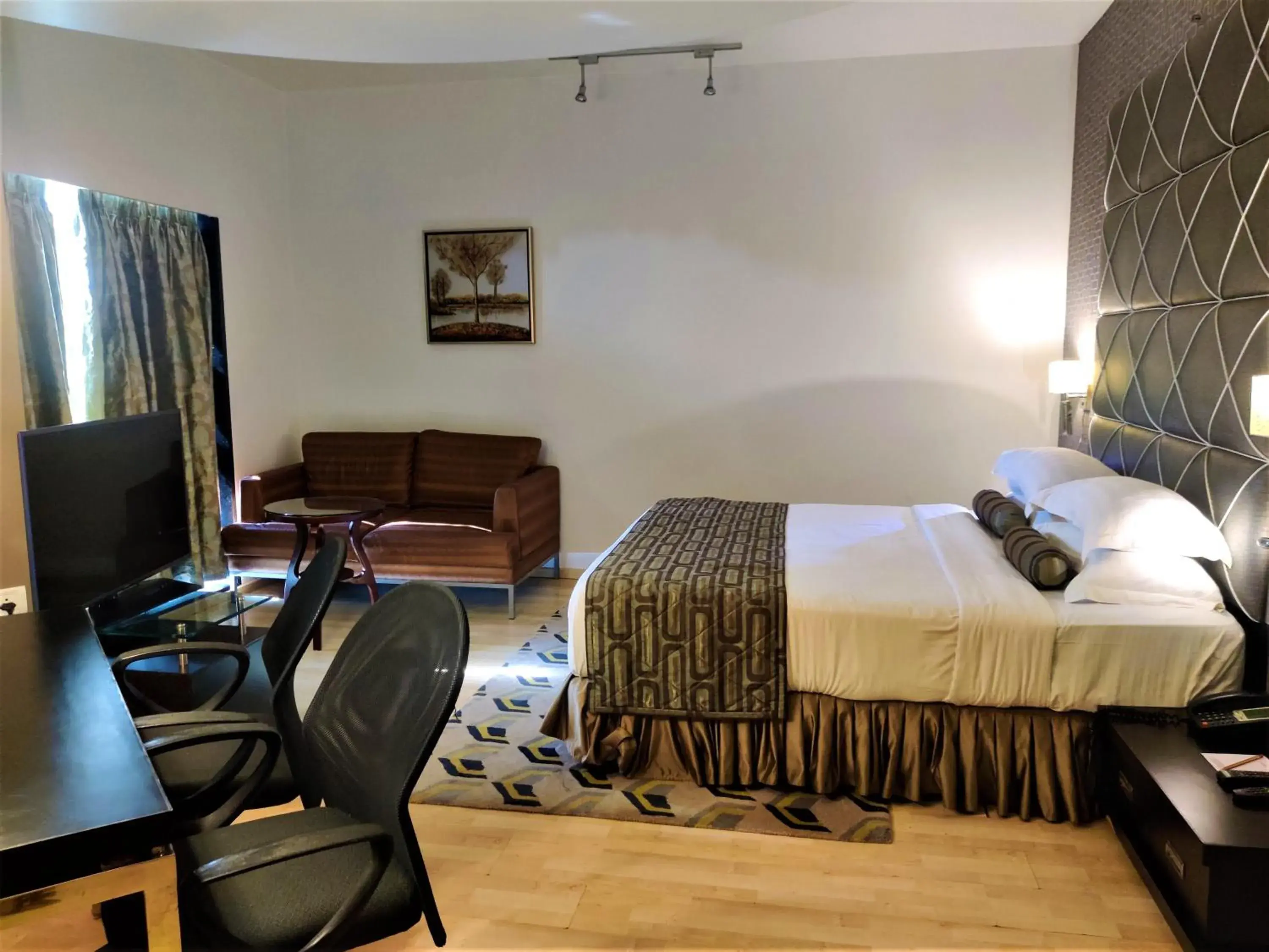 Deluxe Family Room in Hotel Satkar Residency Deluxe Family Room in Hotel Satkar Residency