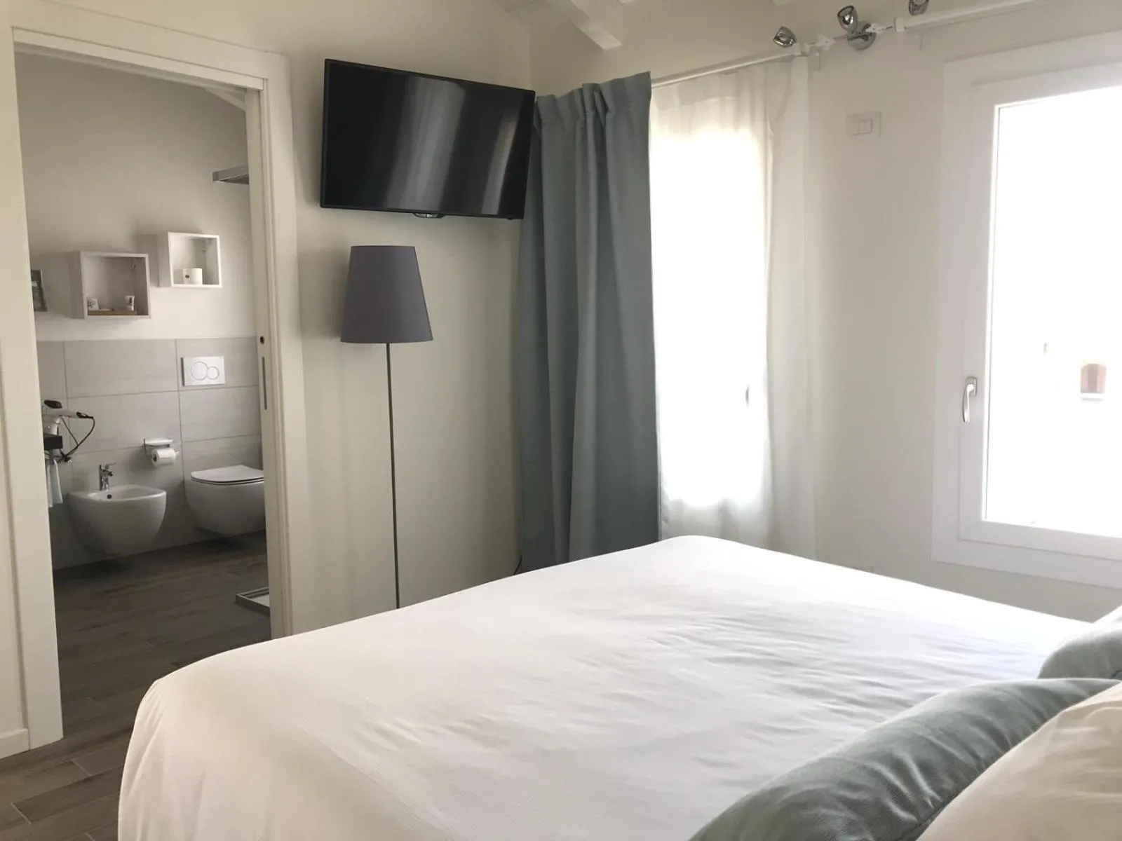TV and multimedia, Bed in CASA BACI - Soggiorno nel Gusto