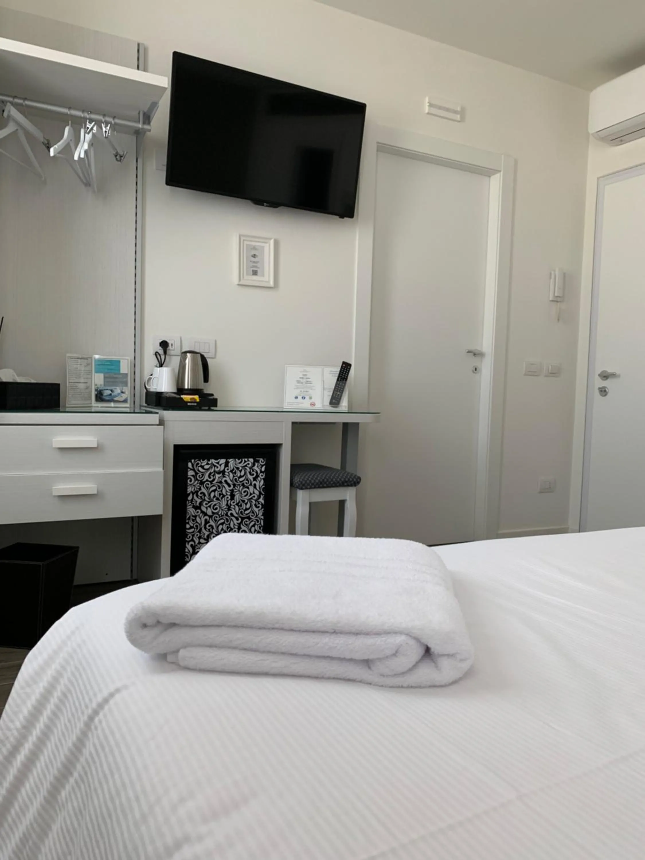 TV and multimedia, Bed in CASA BACI - Soggiorno nel Gusto