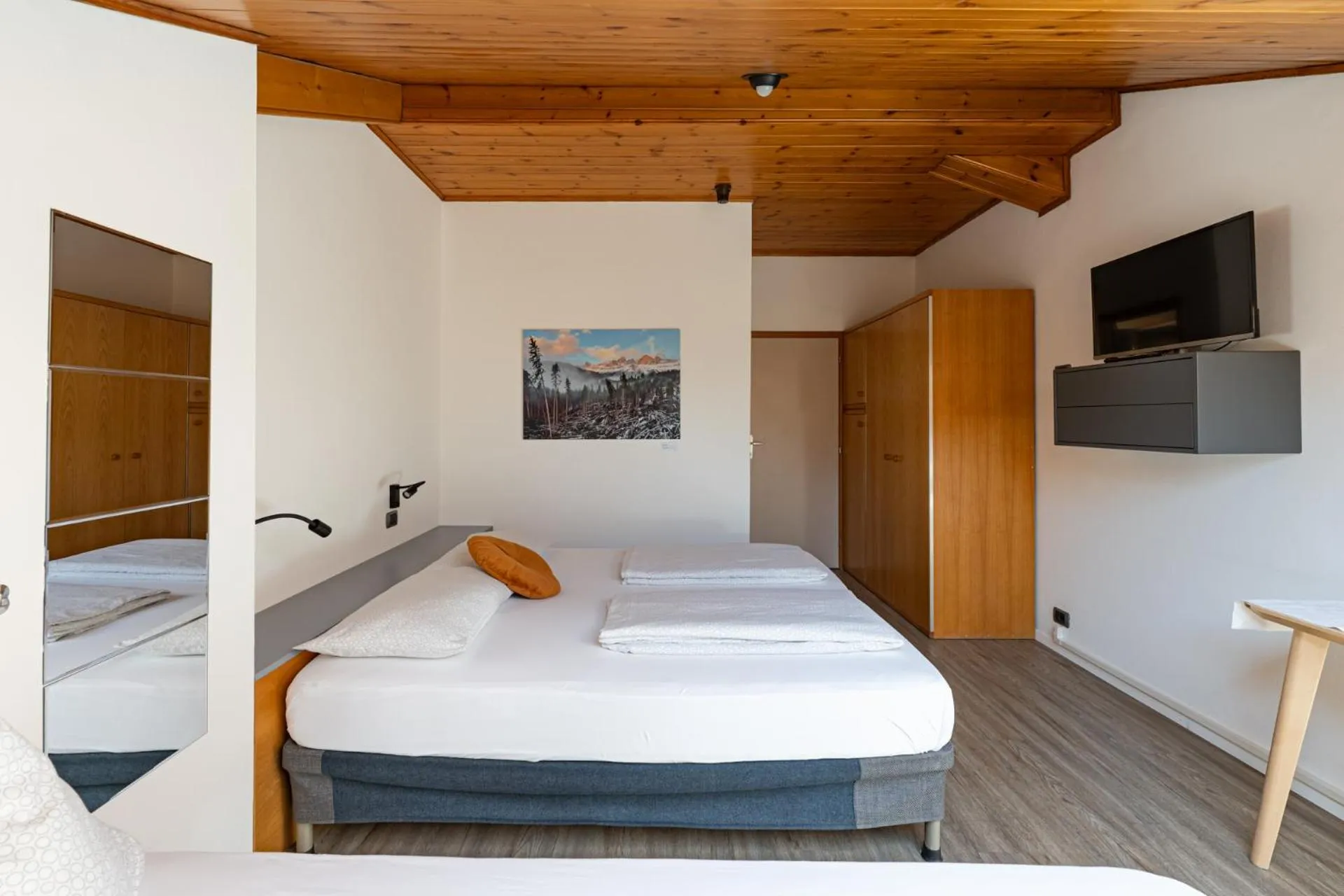 TV and multimedia, Bed in Gasthof Salurn