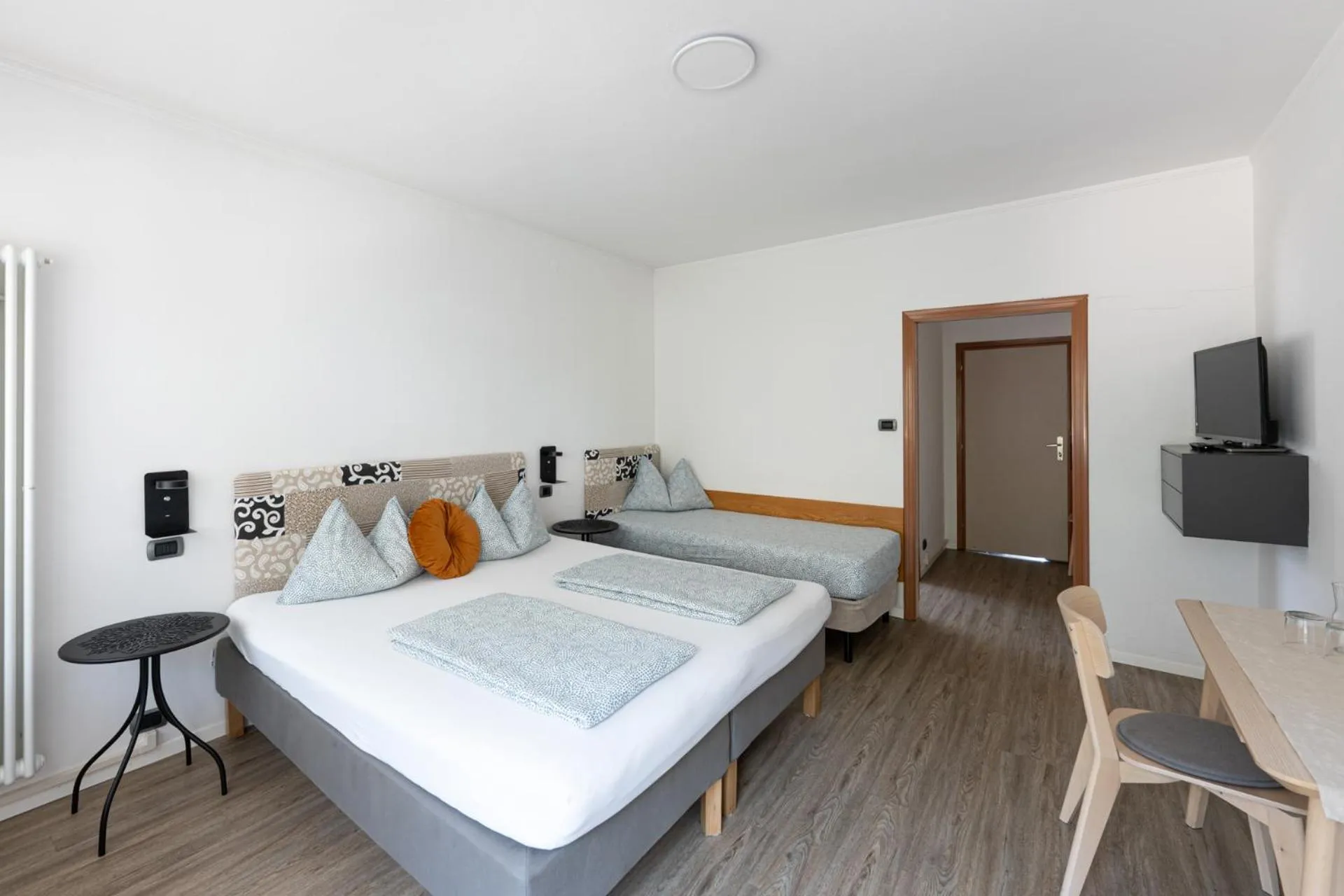 TV and multimedia, Bed in Gasthof Salurn