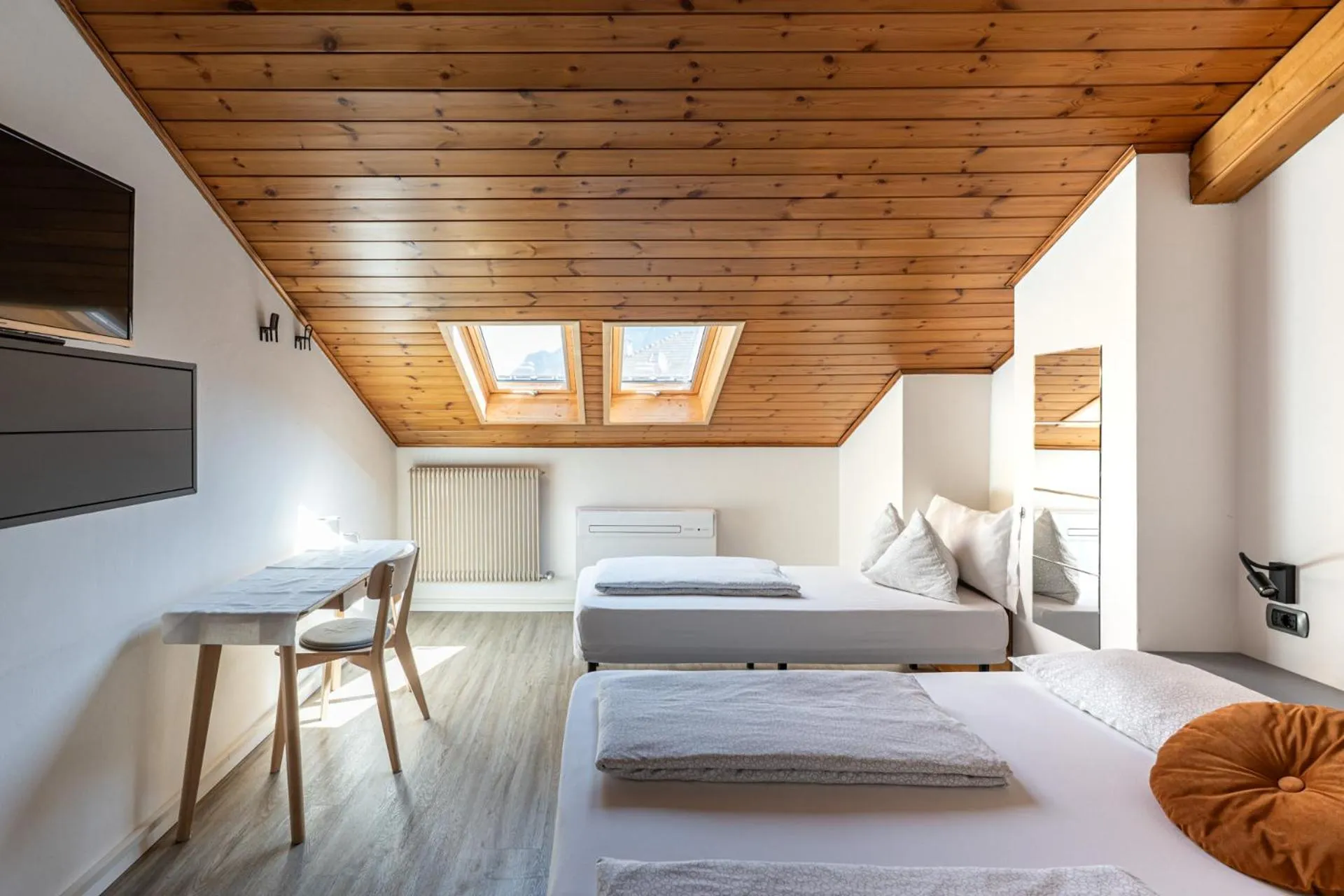 Photo of the whole room, Bed in Gasthof Salurn