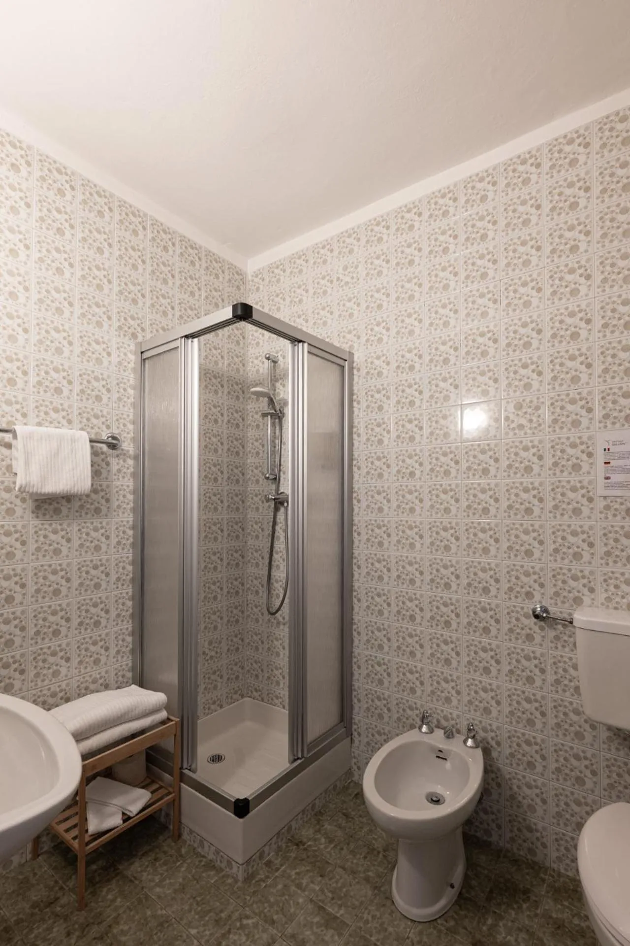 Shower in Gasthof Salurn