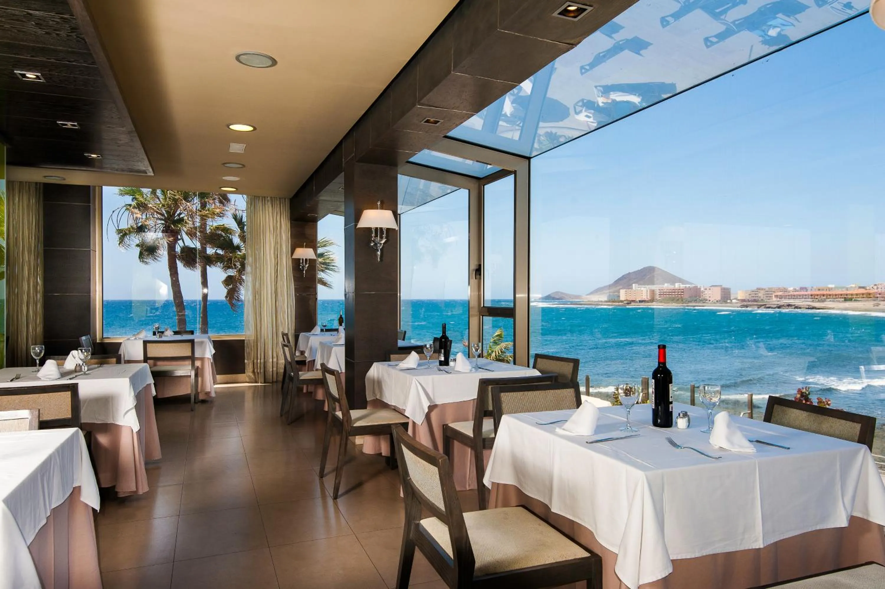 Restaurant/places to eat in Kn Hotel Arenas del Mar Adults Only
