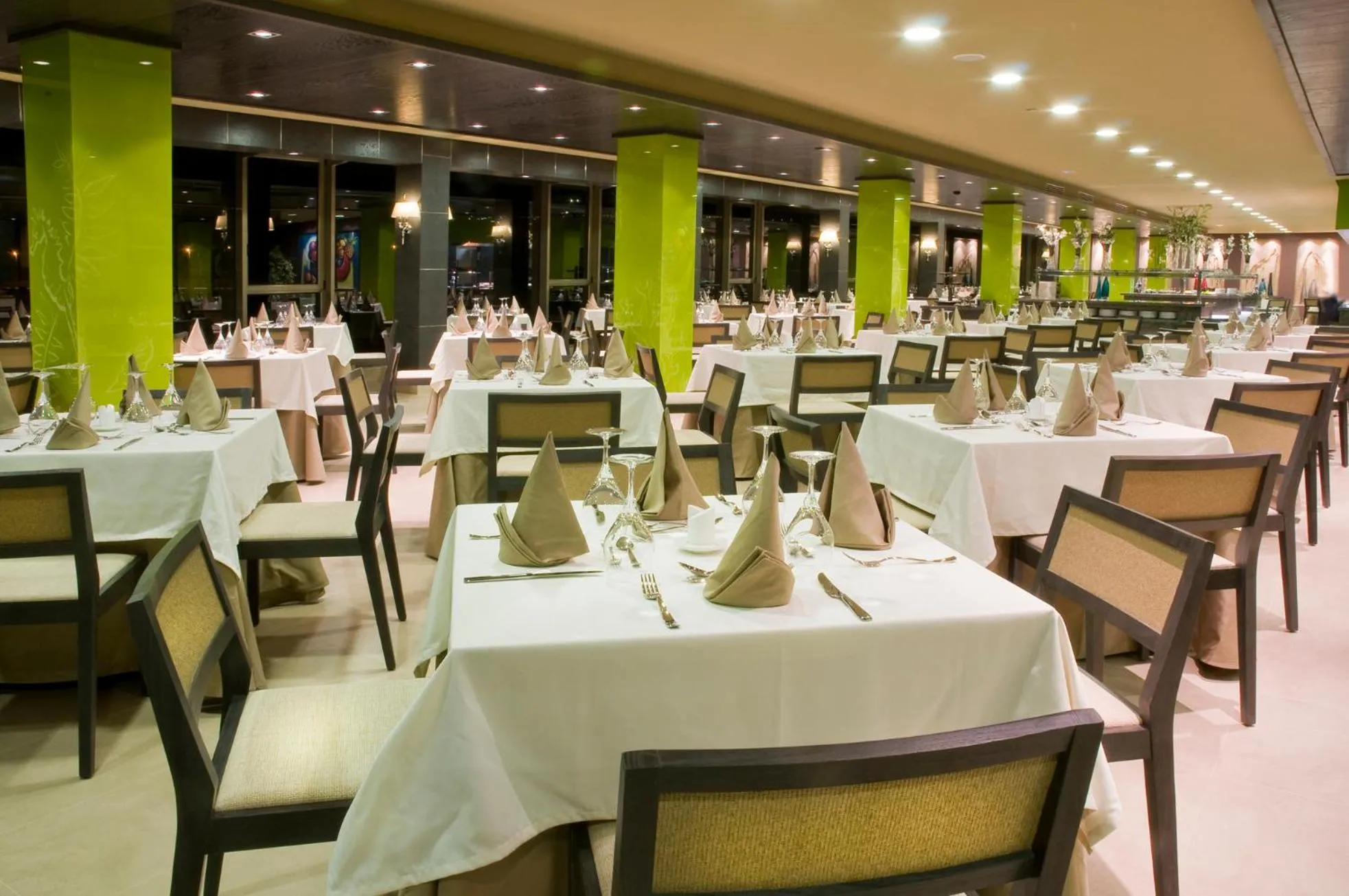 Restaurant/places to eat in Kn Hotel Arenas del Mar Adults Only