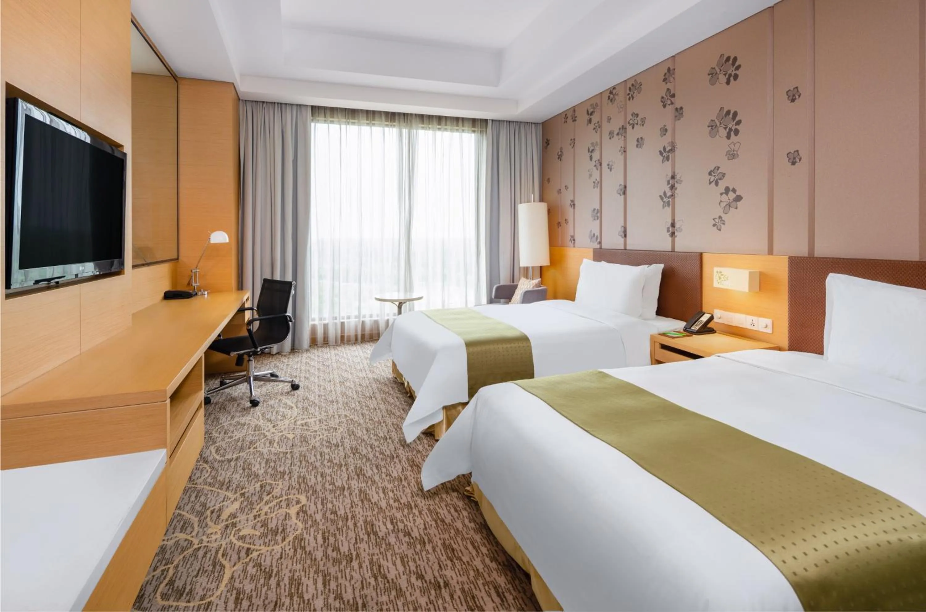 Photo of the whole room, Bed in Holiday Inn Nanyang by IHG