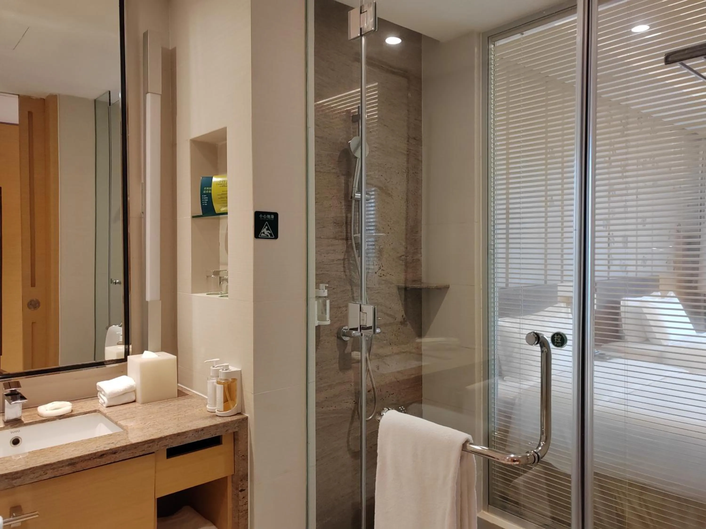 Toilet, Bed in Holiday Inn Nanyang by IHG