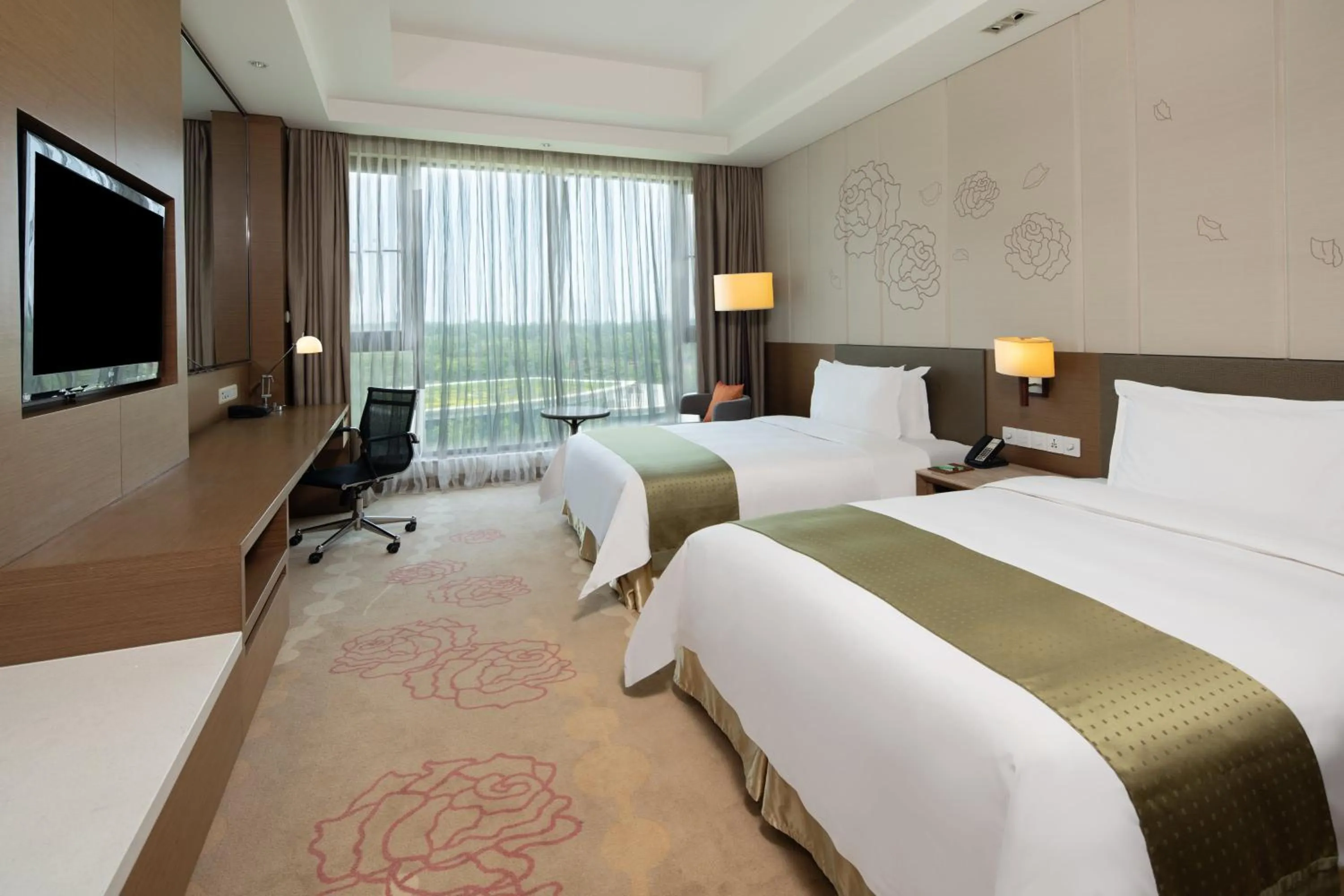 Photo of the whole room, Bed in Holiday Inn Nanyang by IHG