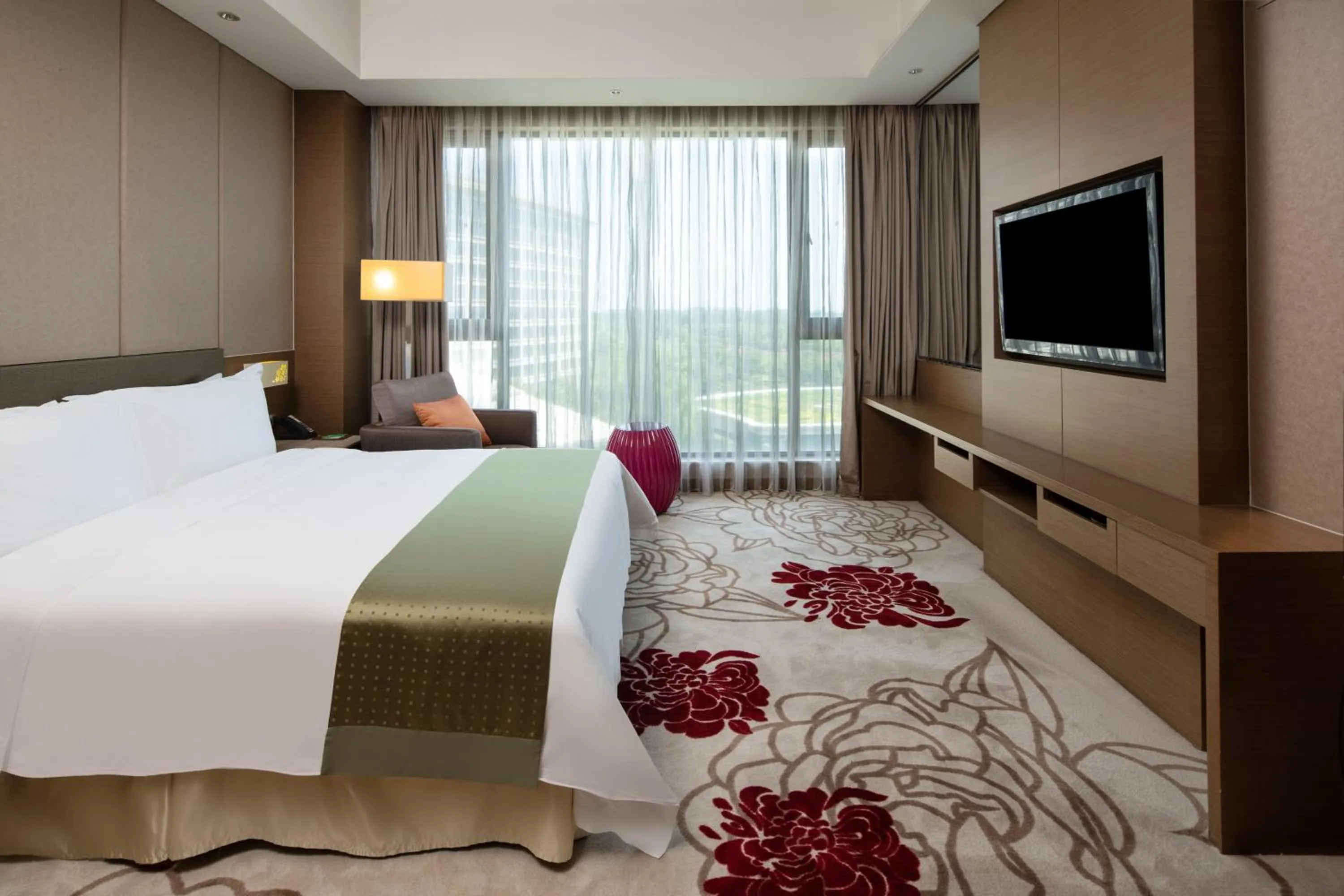 Photo of the whole room, Bed in Holiday Inn Nanyang by IHG