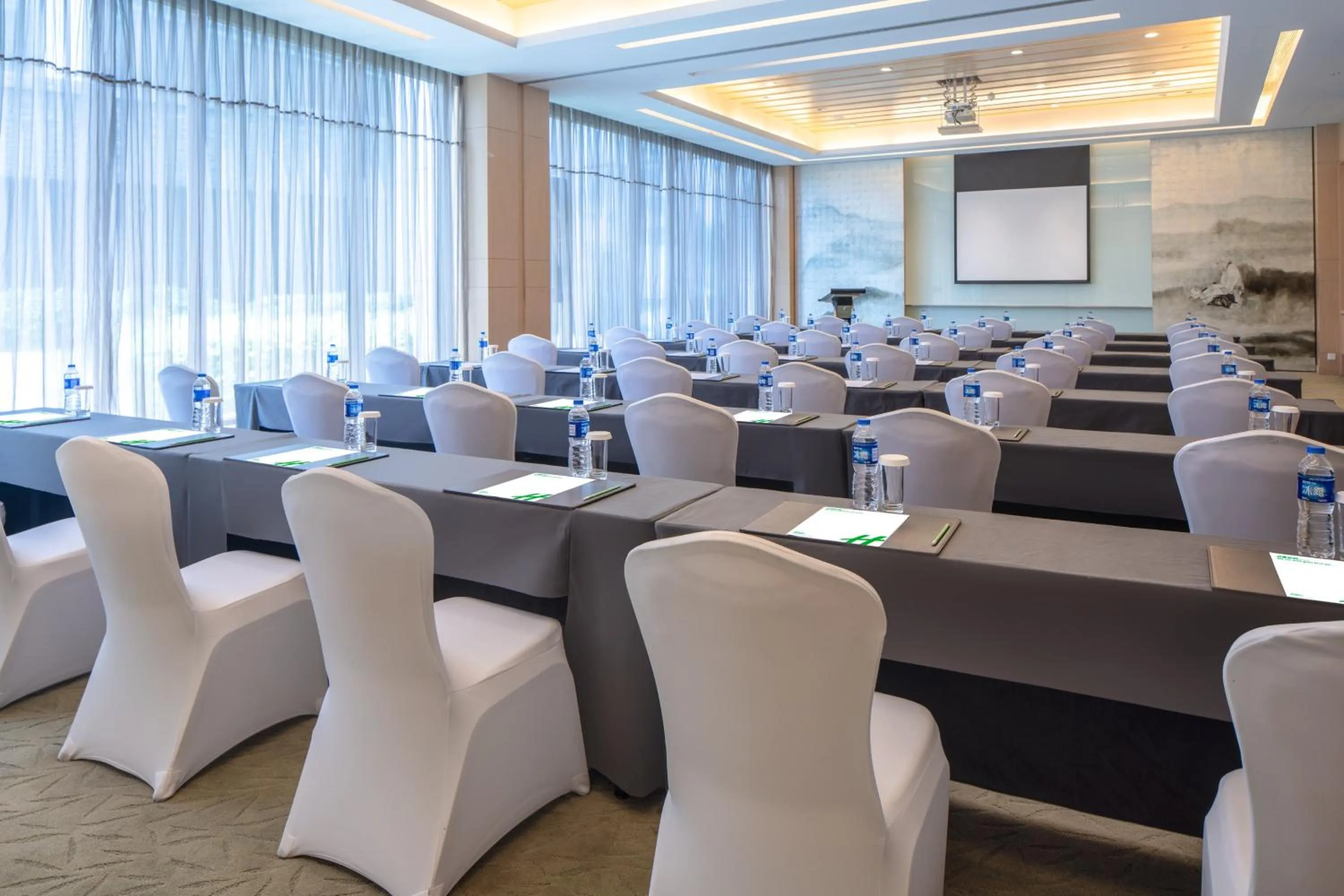 Meeting/conference room in Holiday Inn Nanyang by IHG