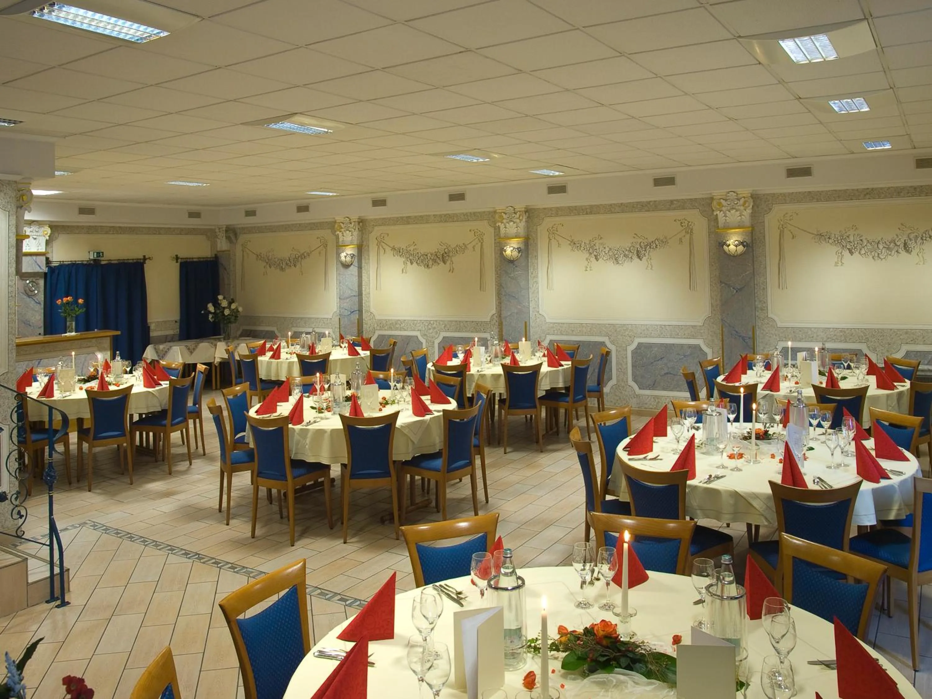 Restaurant/places to eat in Hotel Rose