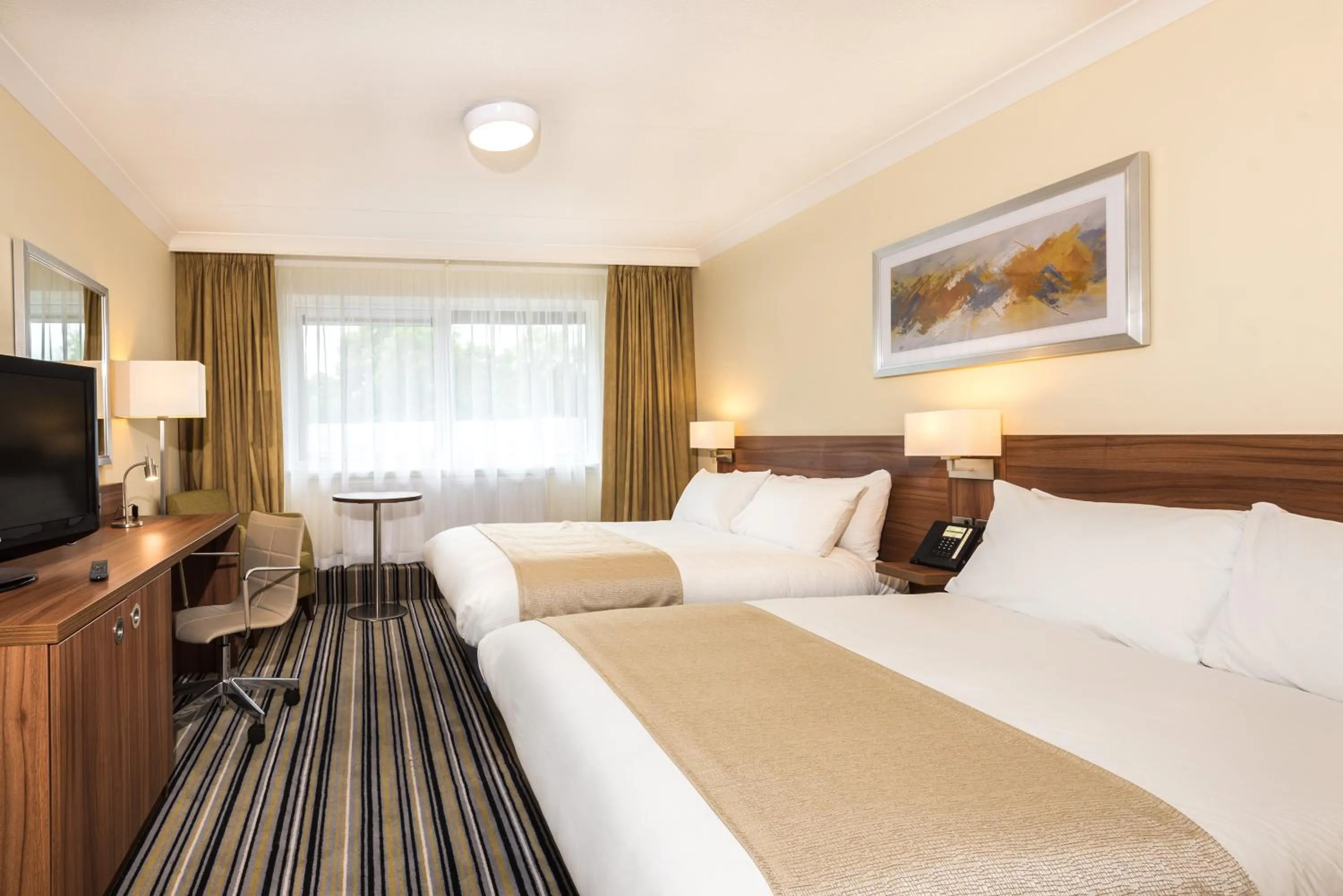 Photo of the whole room, Bed in Holiday Inn Warrington by IHG