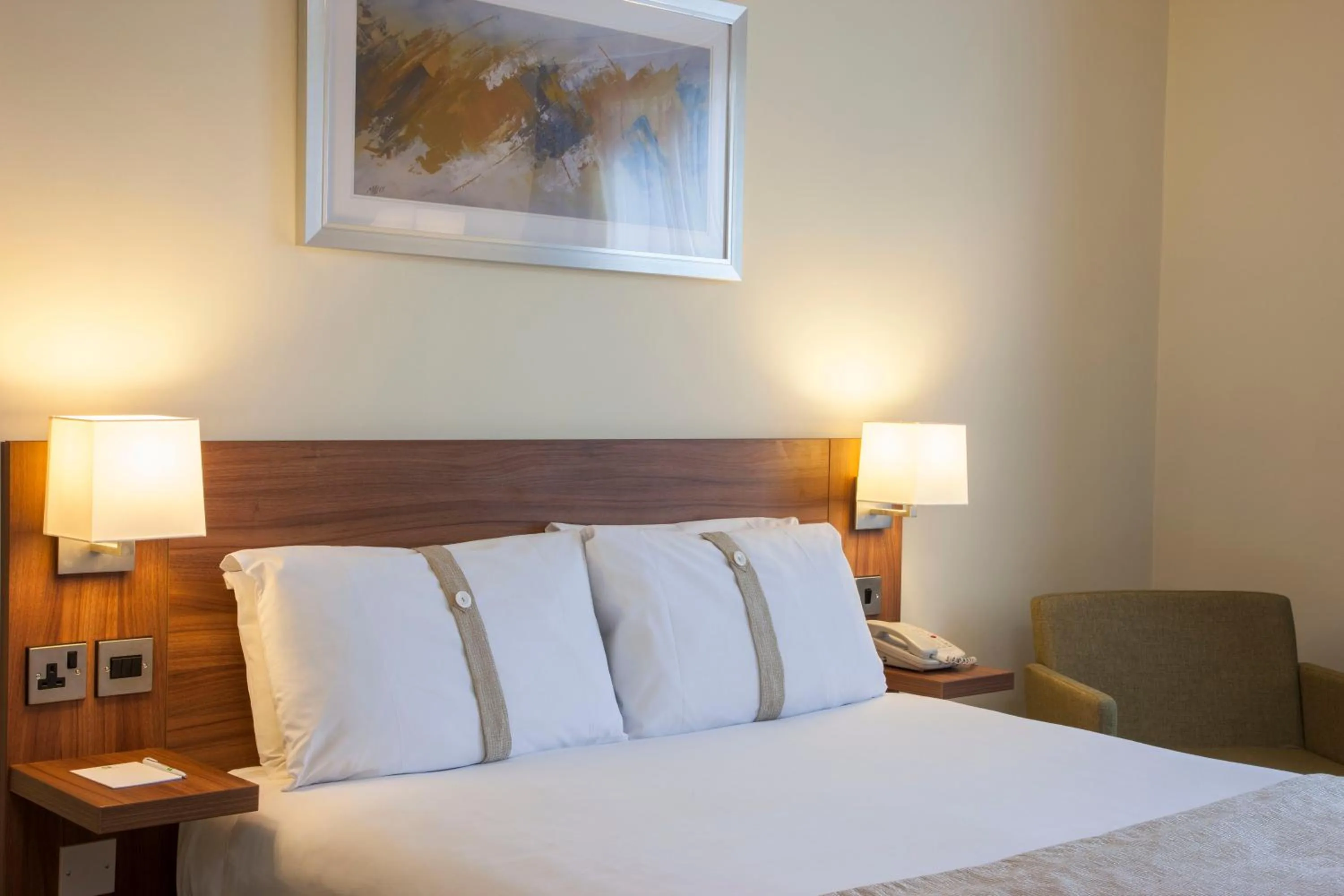 Bed in Holiday Inn Warrington by IHG