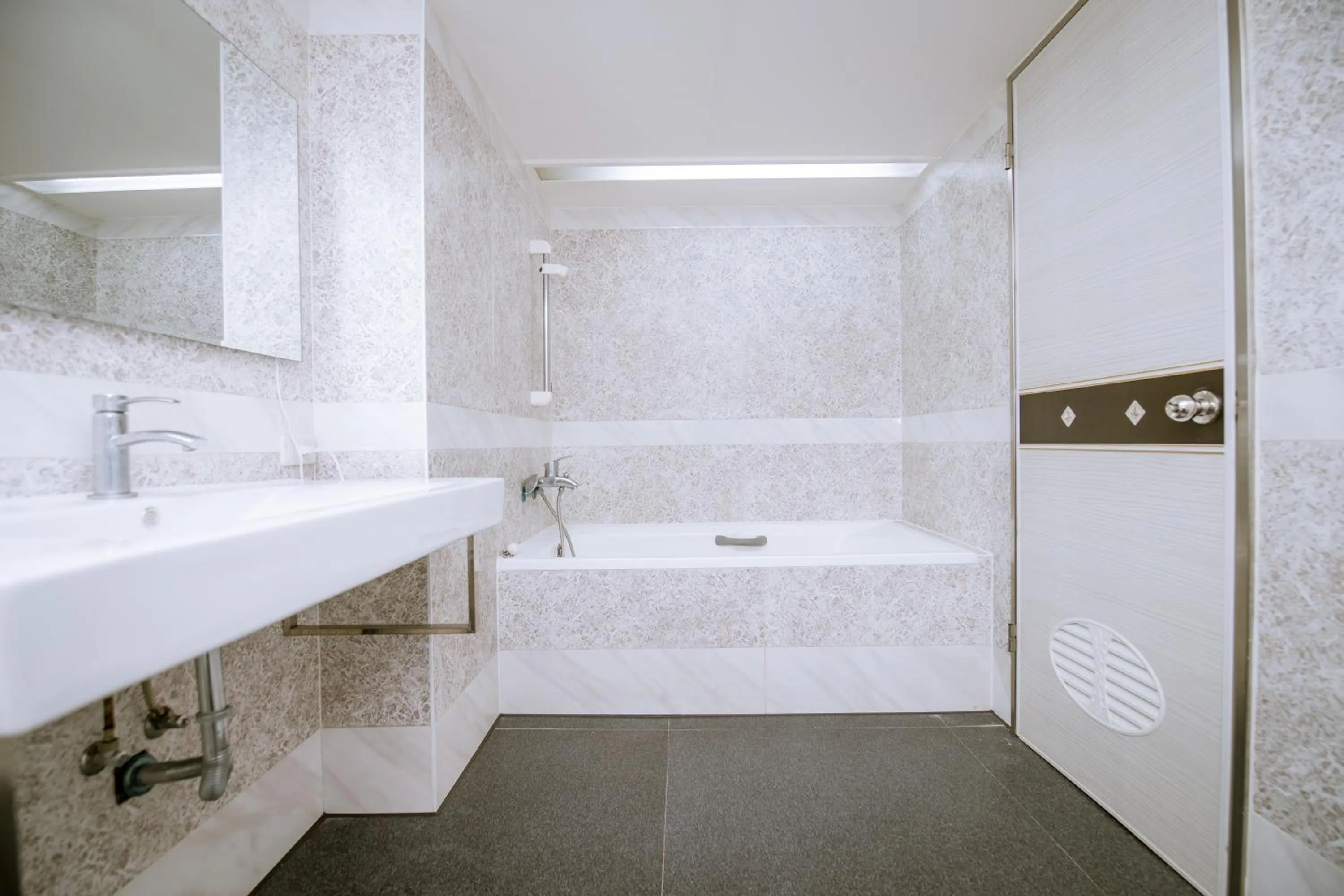 Shower in Guide Hotel Taoyuan Fuxing