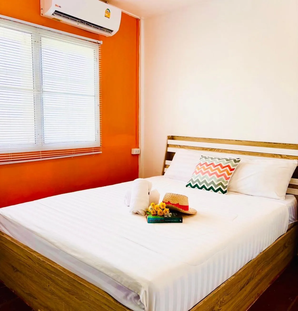 Bed in Karoon Sea View Lodge