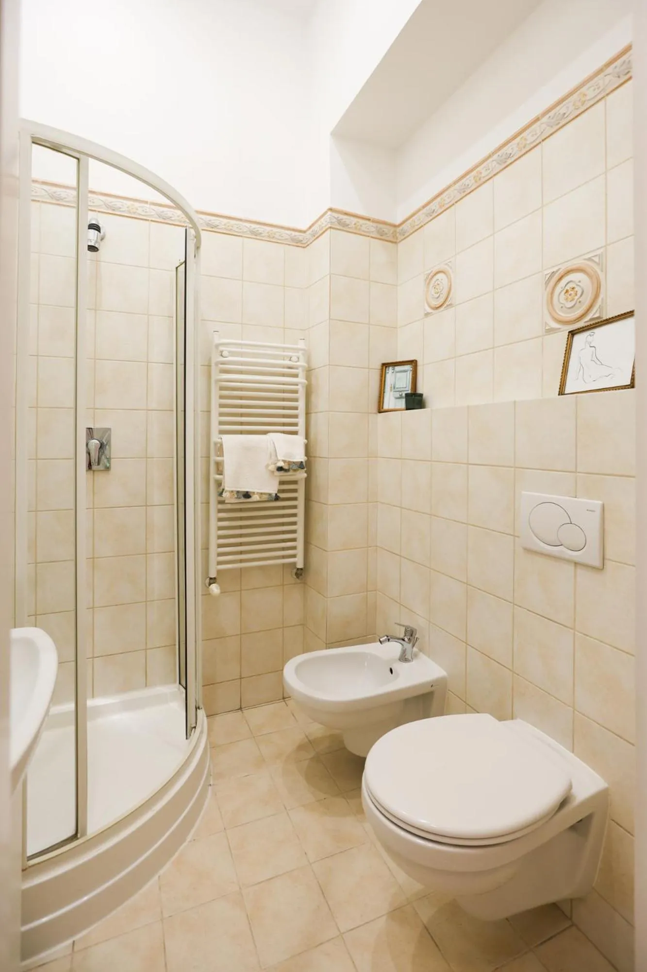 Shower in Mirage Medic Hotel