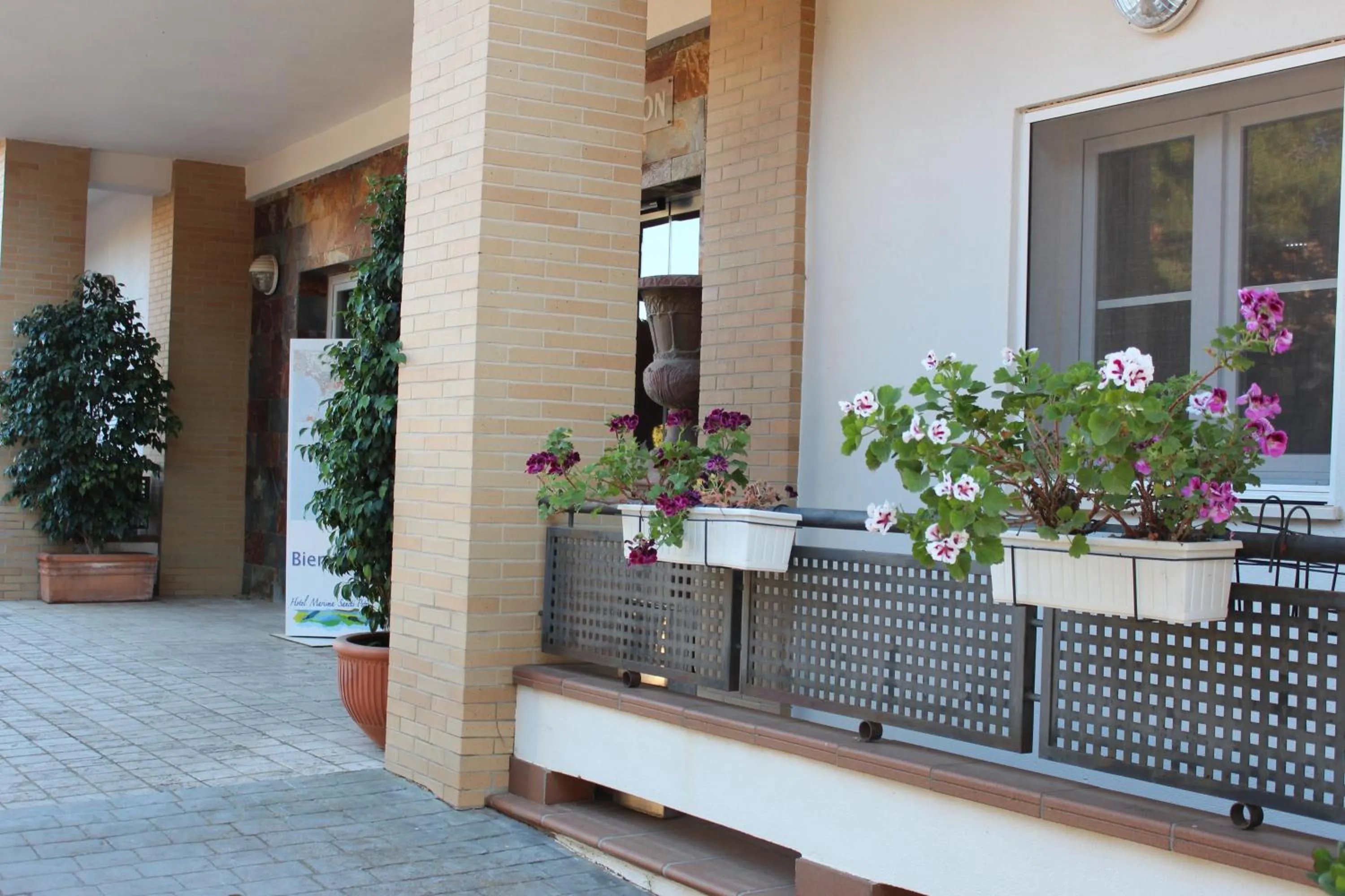 Lobby or reception in Hotel Marisma Sancti Petri