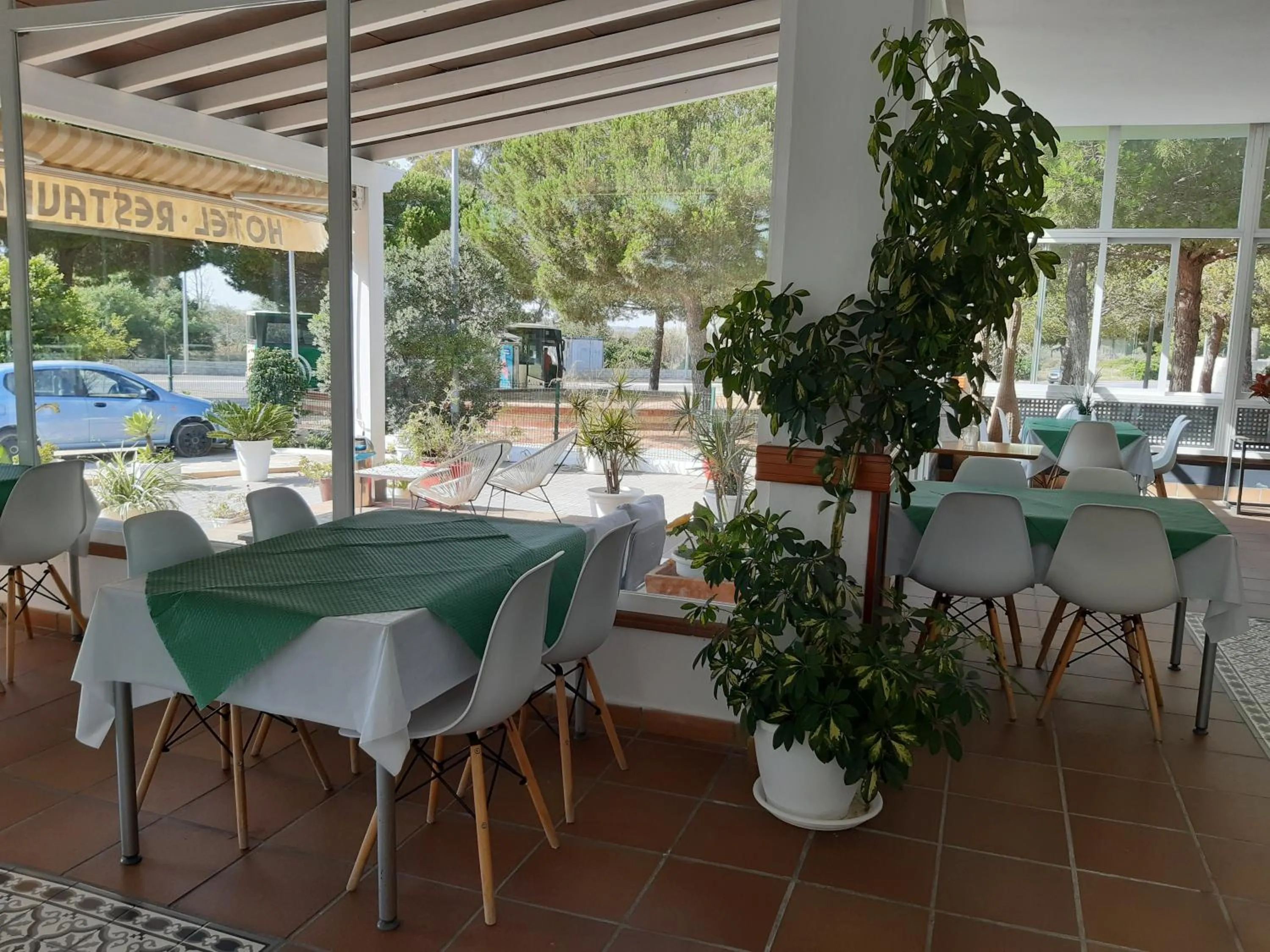 Restaurant/places to eat in Hotel Marisma Sancti Petri