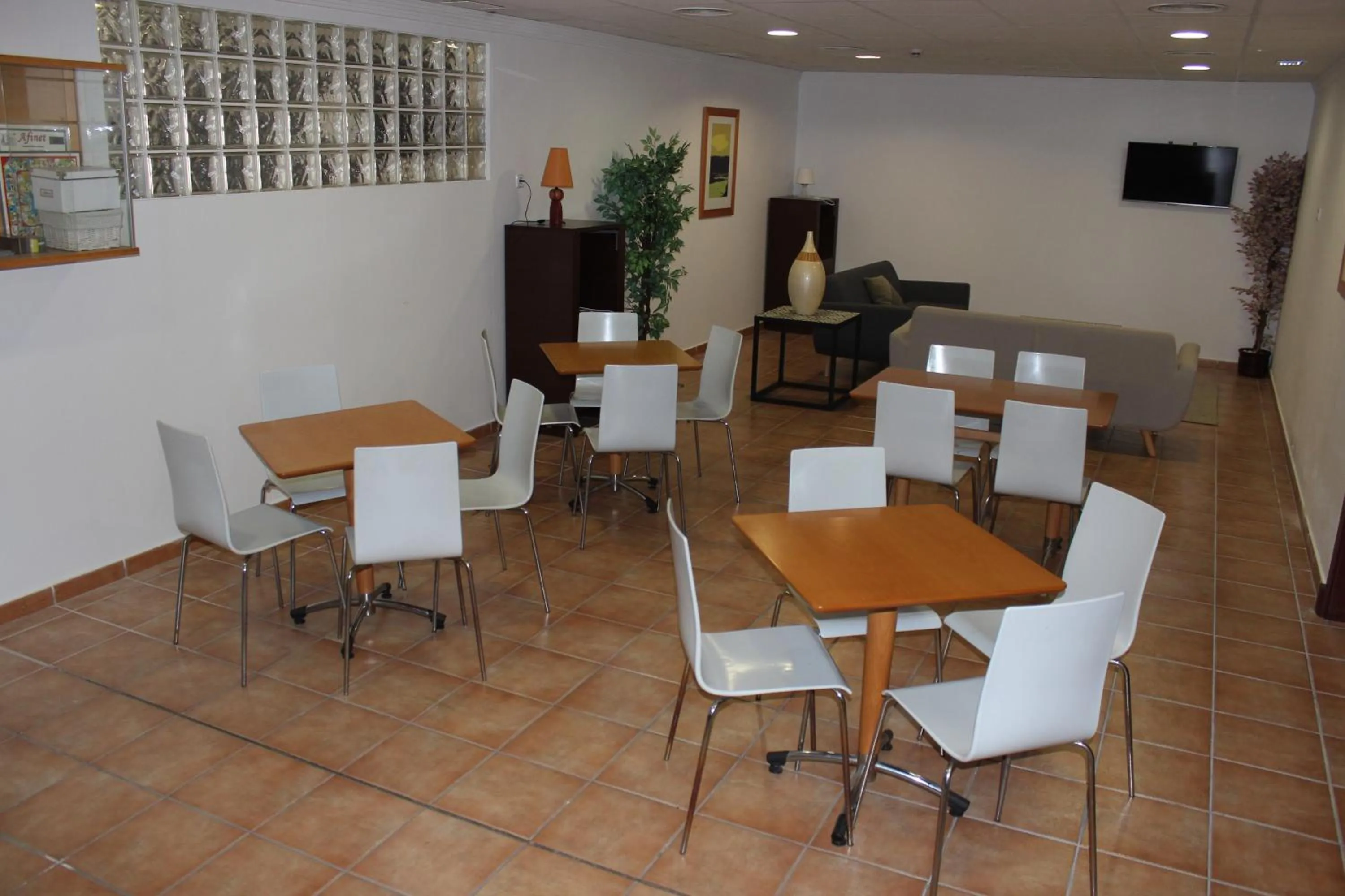 Communal lounge/ TV room in Hotel Marisma Sancti Petri