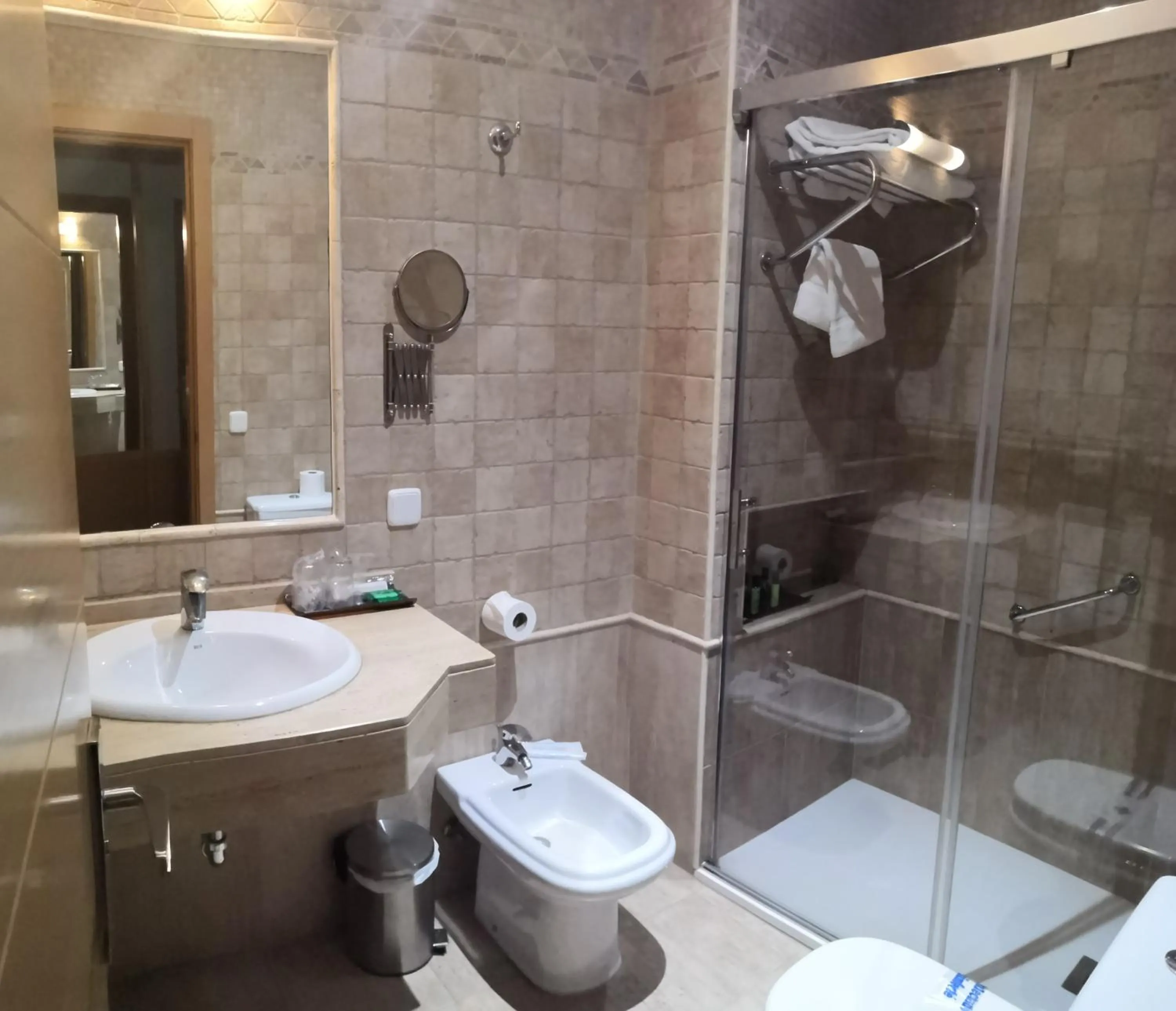 Shower in Hotel Marisma Sancti Petri