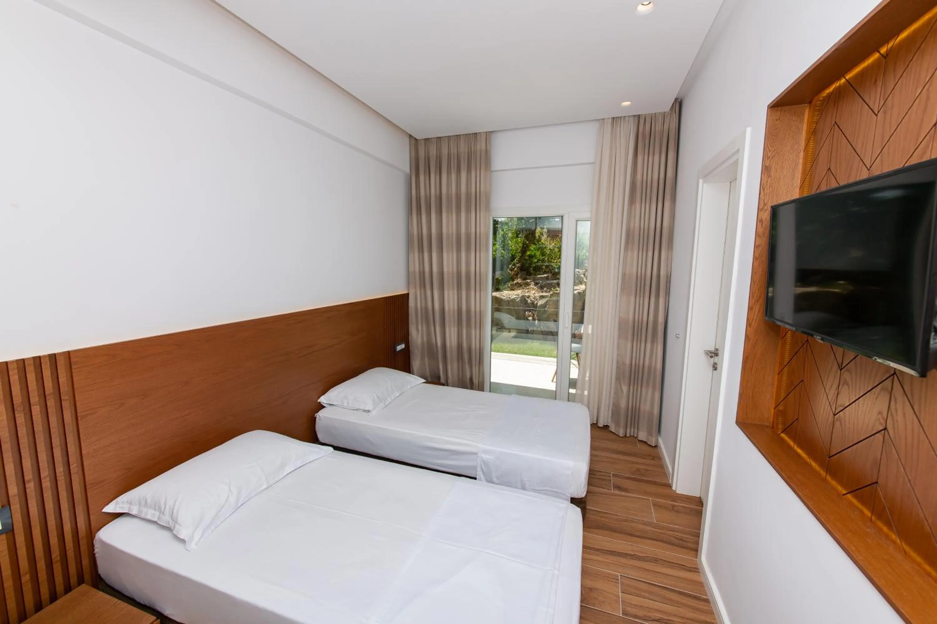 Bedroom, Bed in Inada Hotel Ksamil