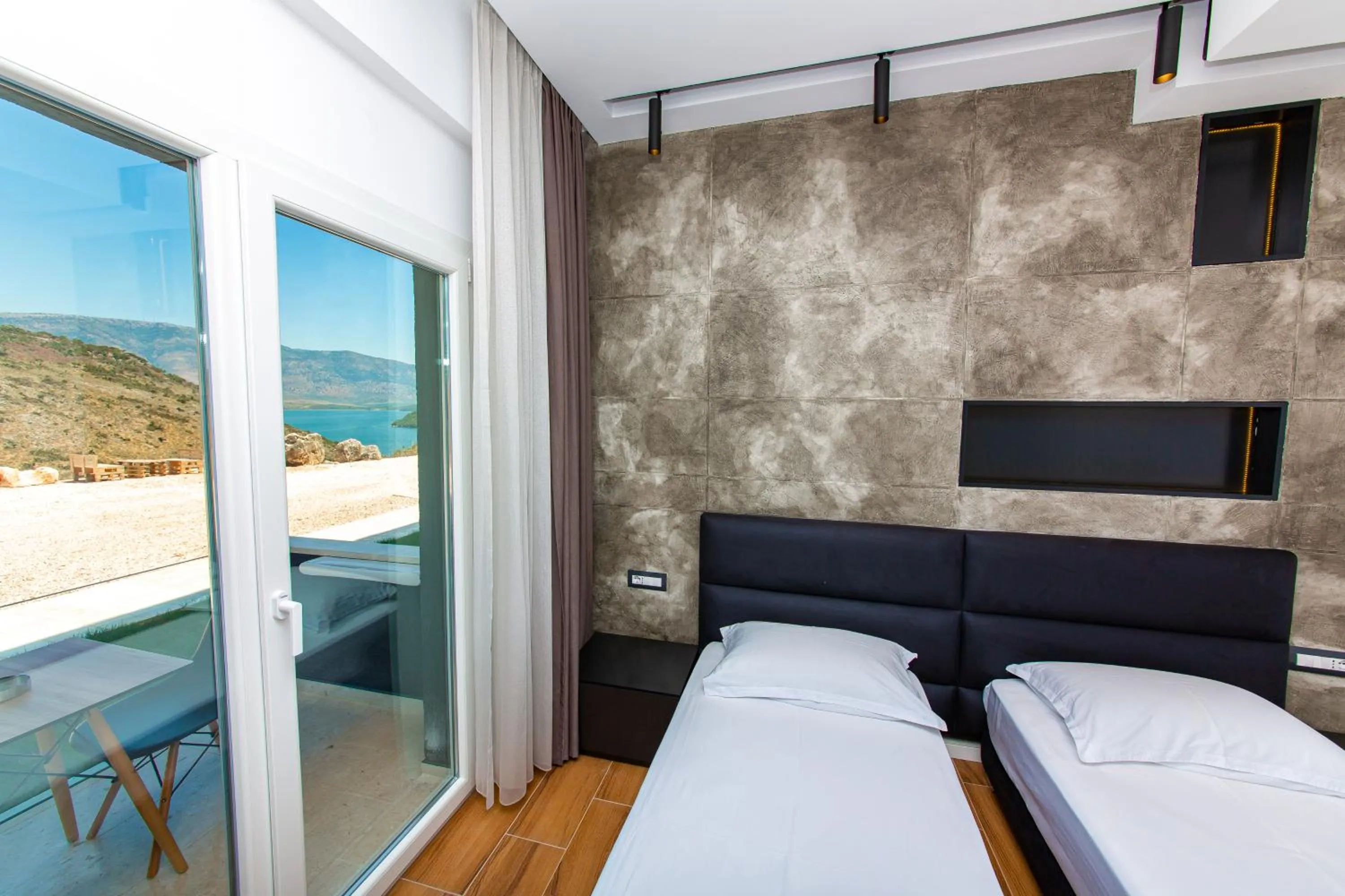 Balcony/Terrace, Bed in Inada Hotel Ksamil