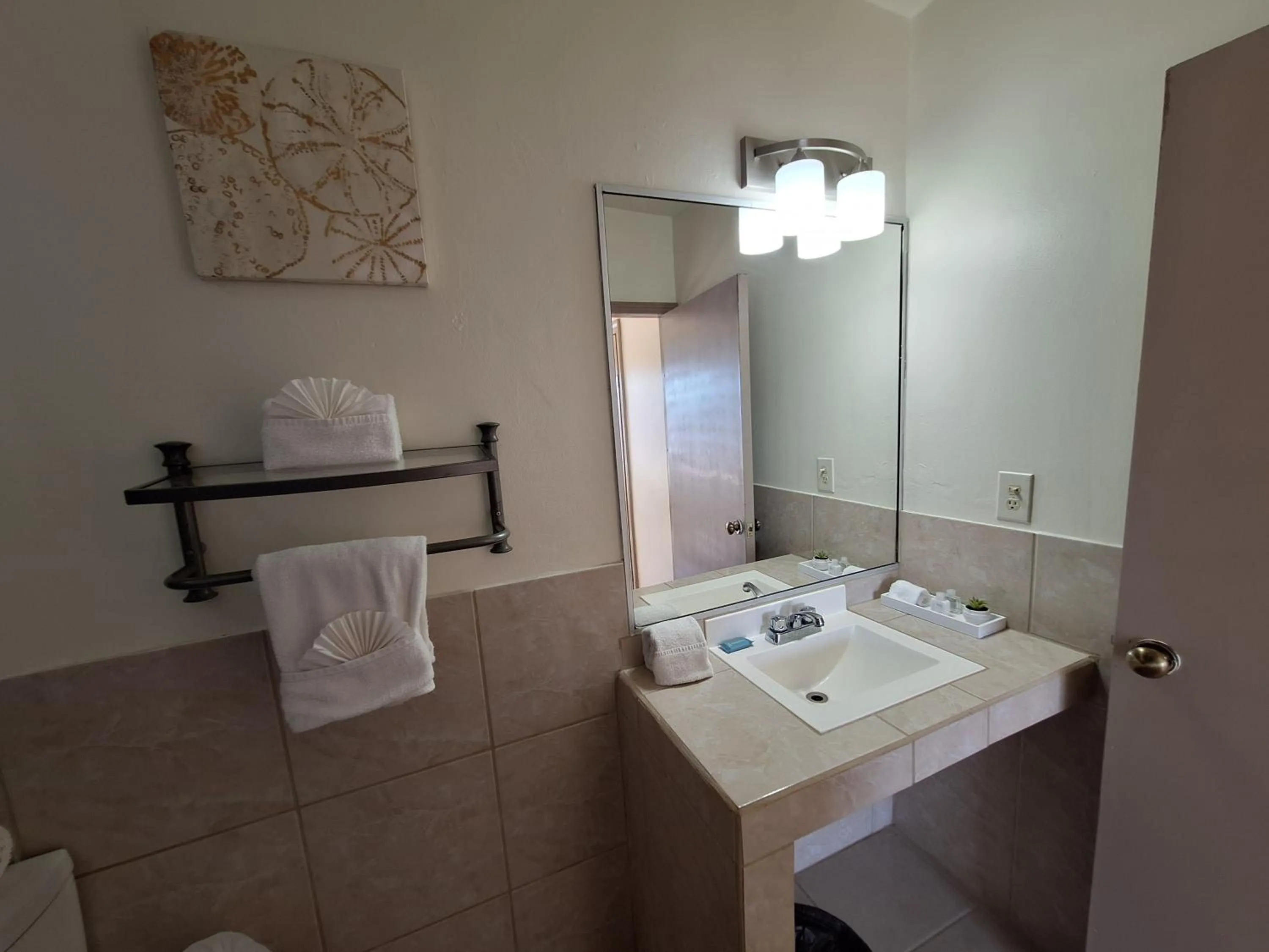 #53 Bungalow Seaside Hotel & Victors RV Park