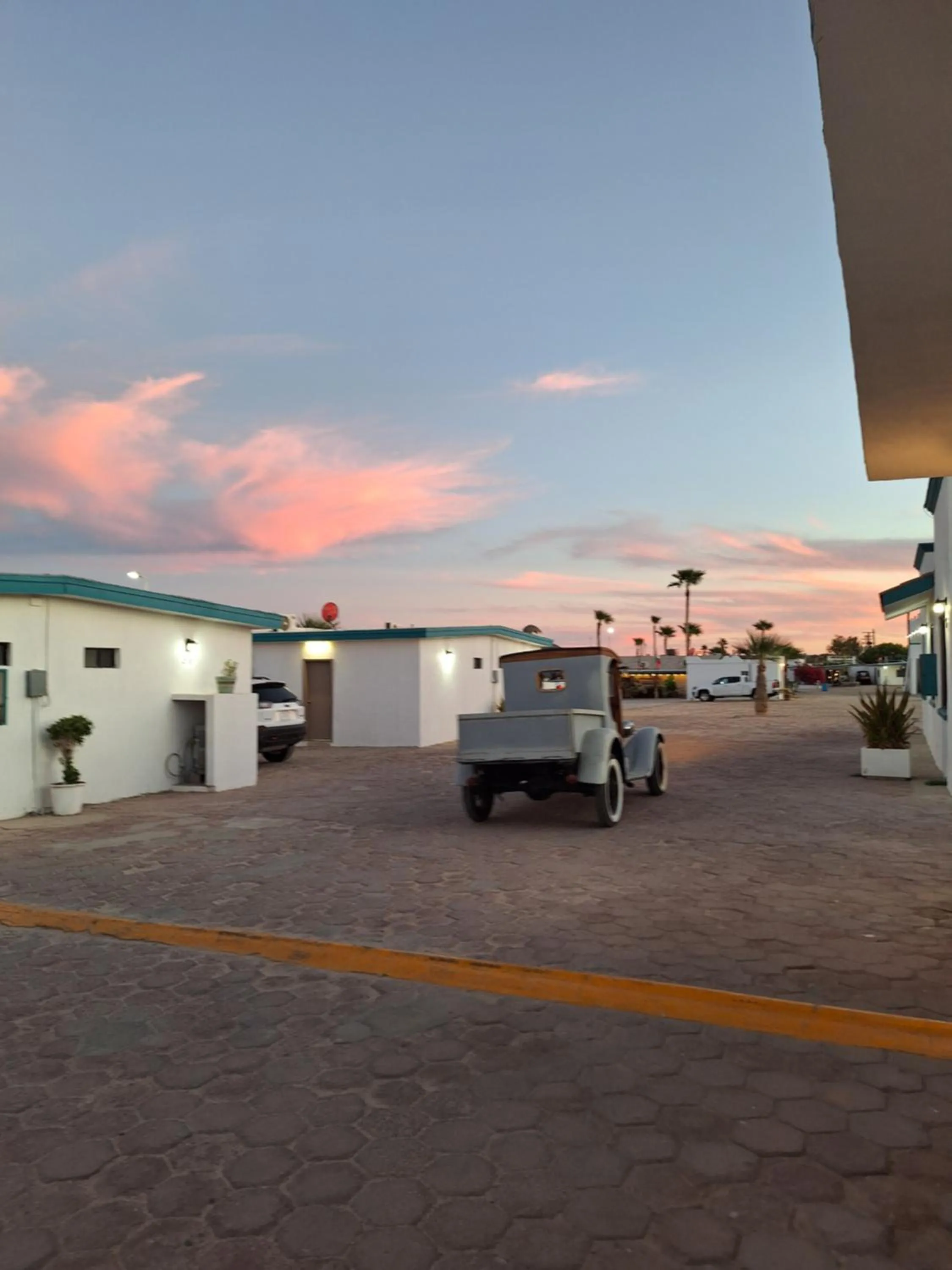 #53 Bungalow Seaside Hotel & Victors RV Park